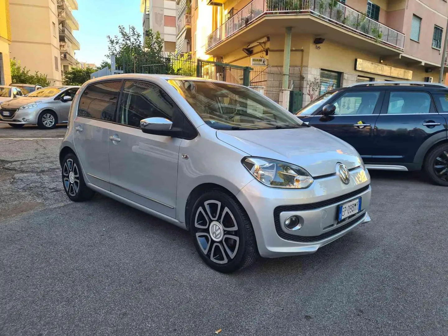 Volkswagen up! 1.0 75 CV 5 porte high up! Grau - 1