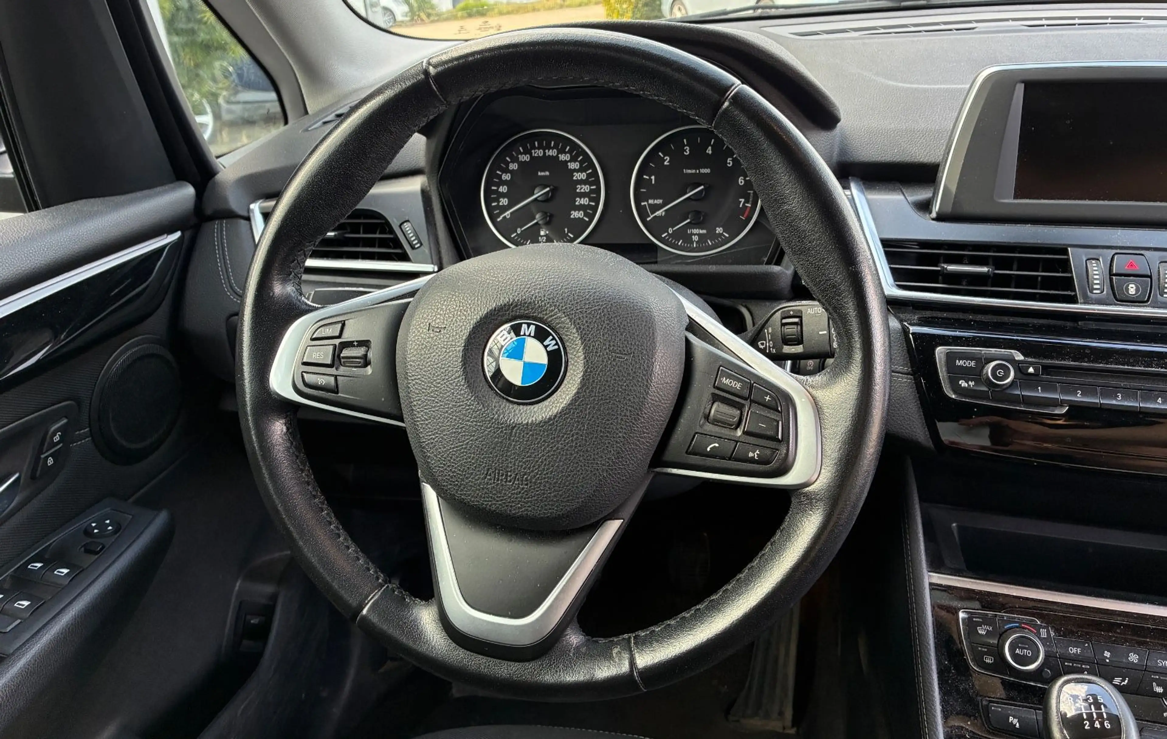 BMW 216 SportLine PDC LED Sitzheizung — photo 13