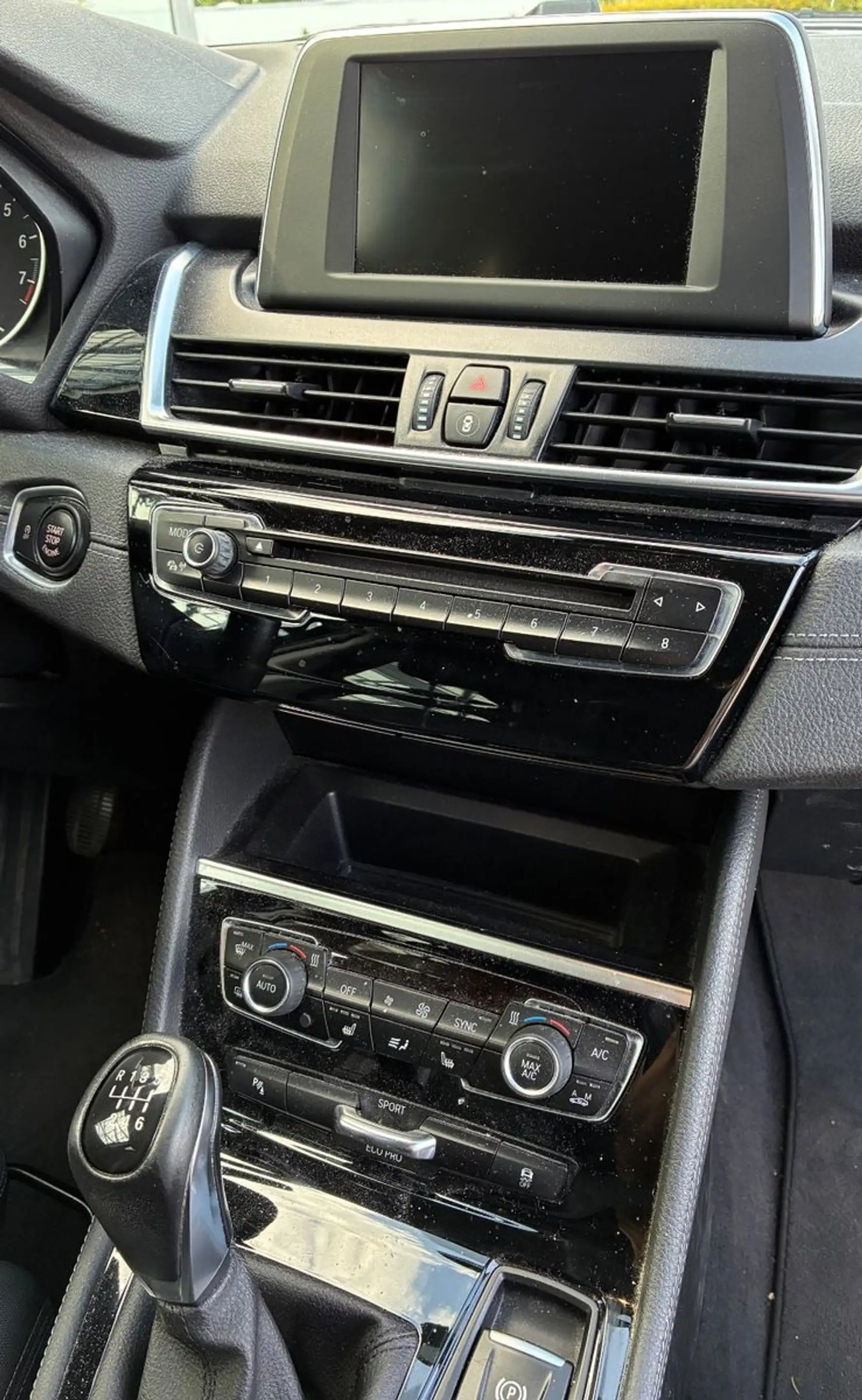 BMW 216 SportLine PDC LED Sitzheizung — photo 16