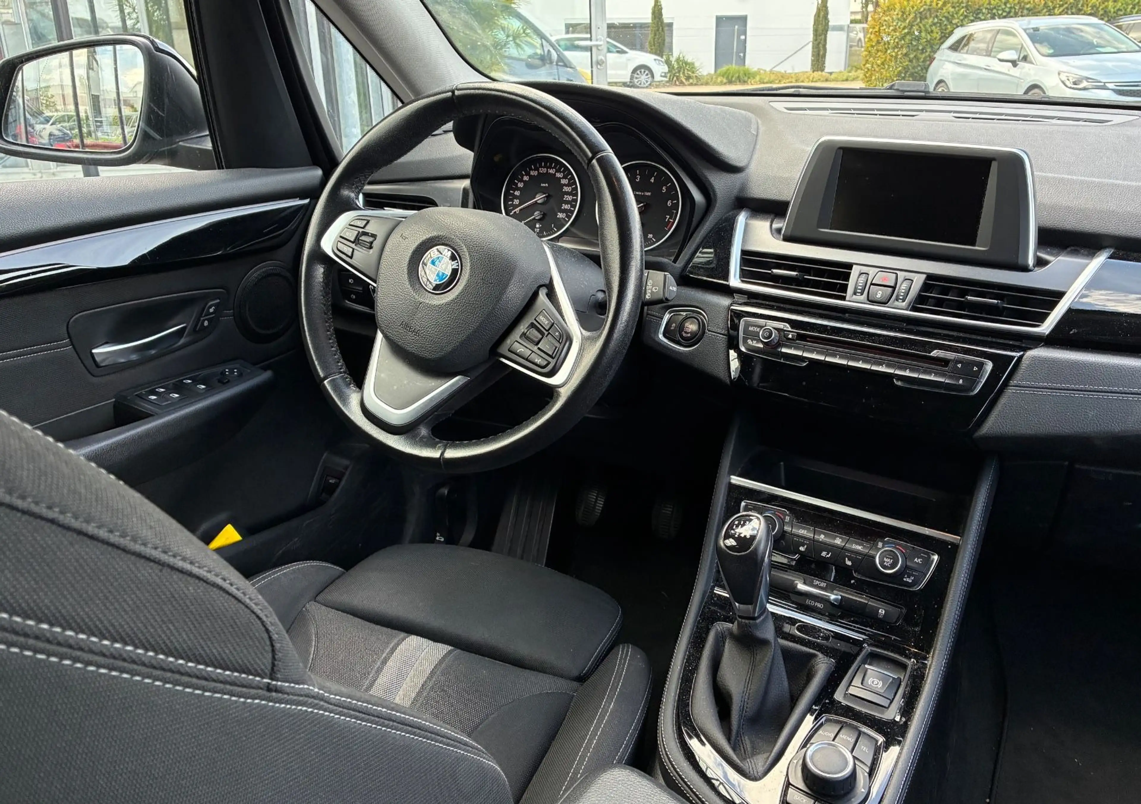 BMW 216 SportLine PDC LED Sitzheizung — photo 11