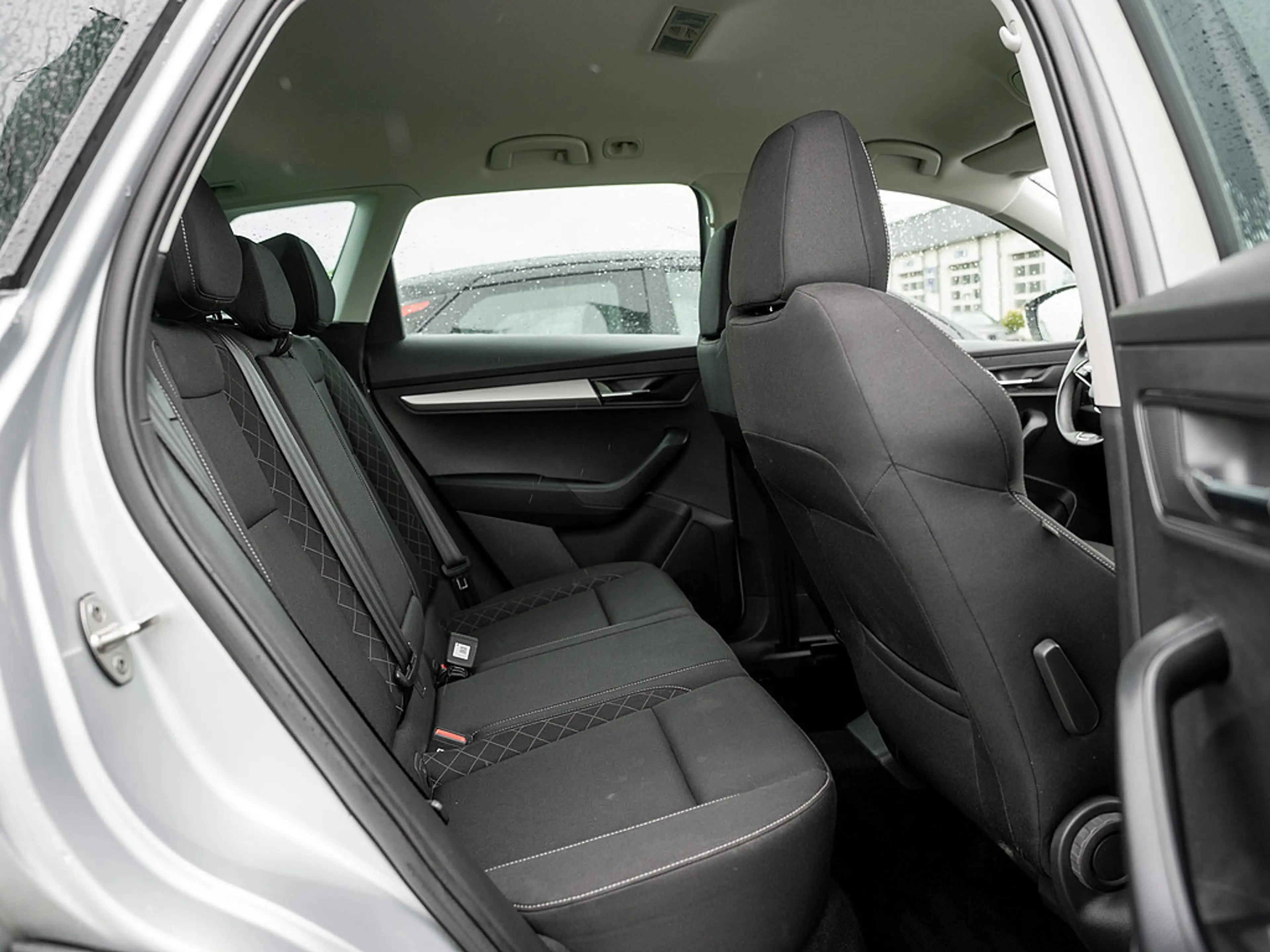 Skoda Karoq 1.5 TSI ACT Ambition AHK KLIMA SHZ PDC — photo 4