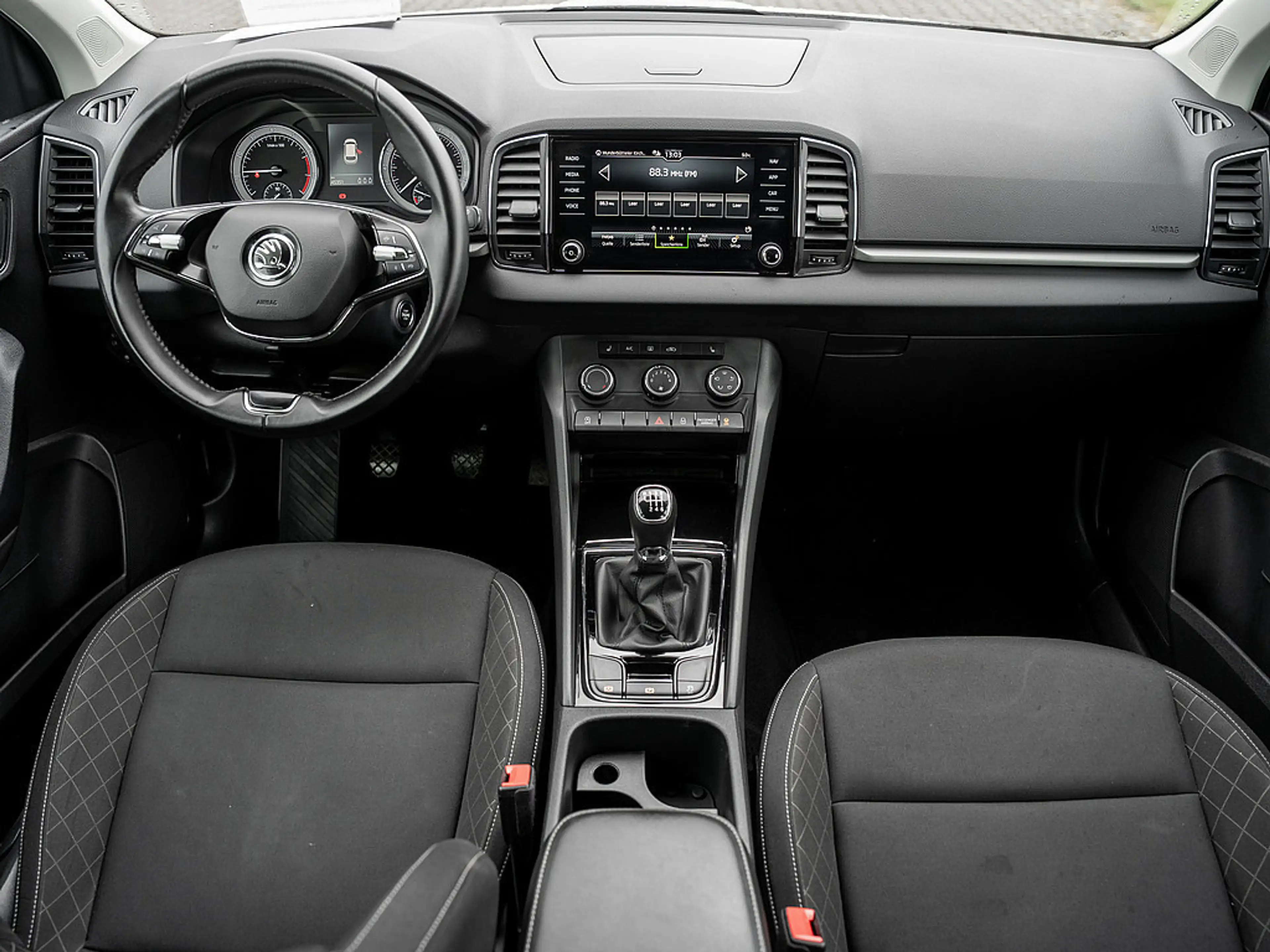Skoda Karoq 1.5 TSI ACT Ambition AHK KLIMA SHZ PDC — photo 6
