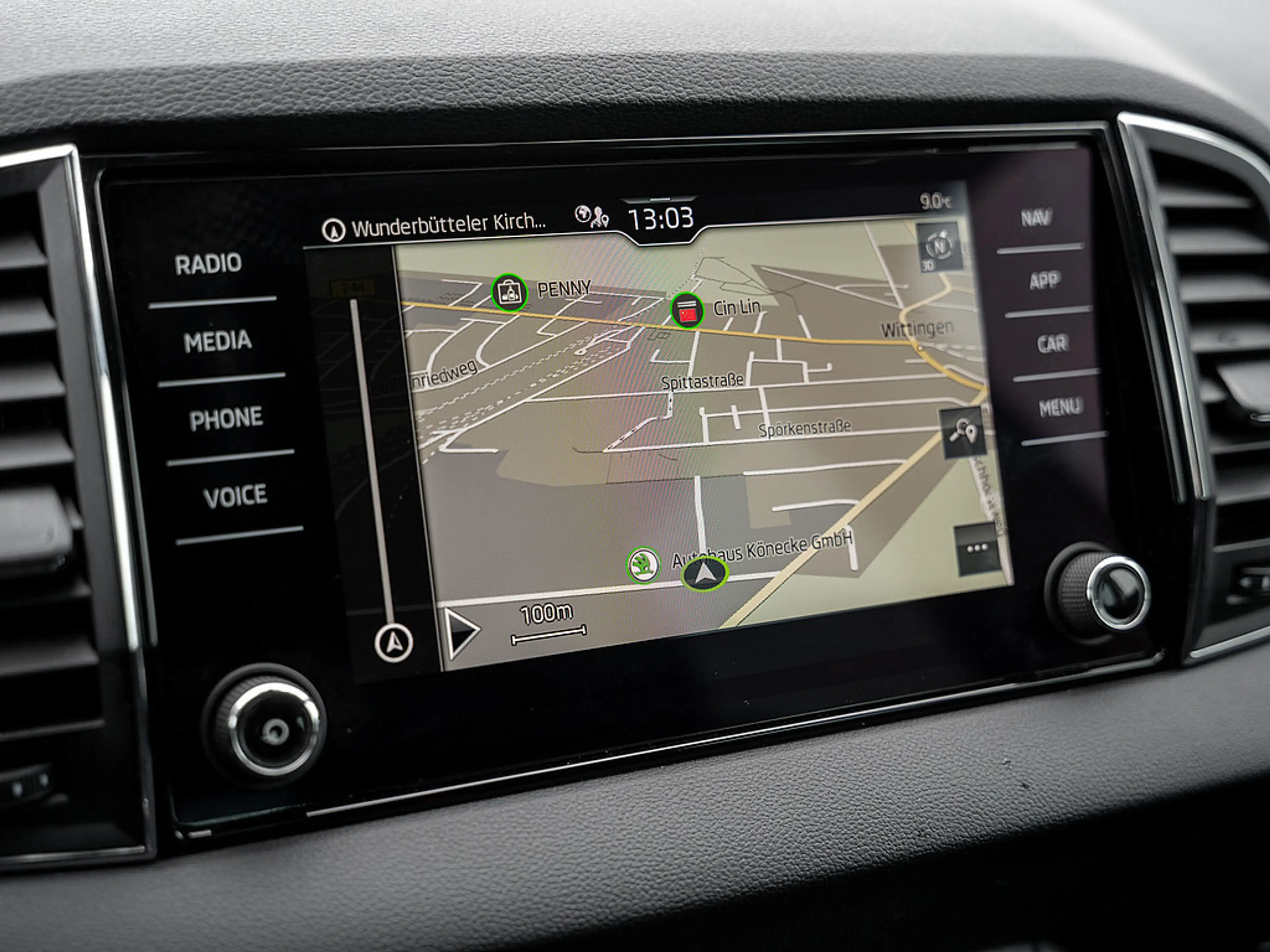 Skoda Karoq 1.5 TSI ACT Ambition AHK KLIMA SHZ PDC — photo 7