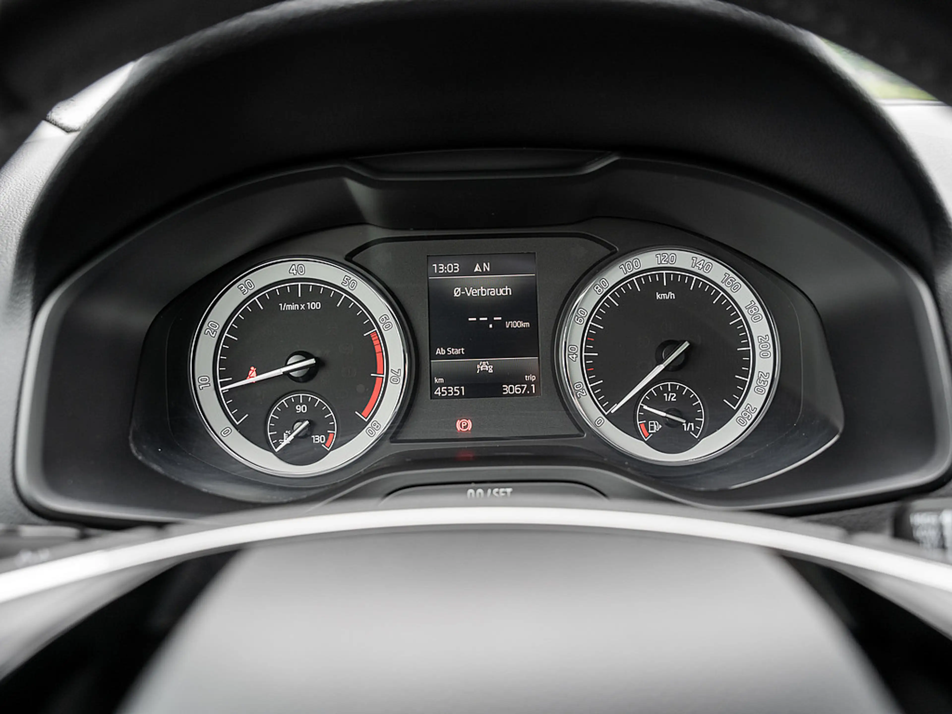 Skoda Karoq 1.5 TSI ACT Ambition AHK KLIMA SHZ PDC — photo 11