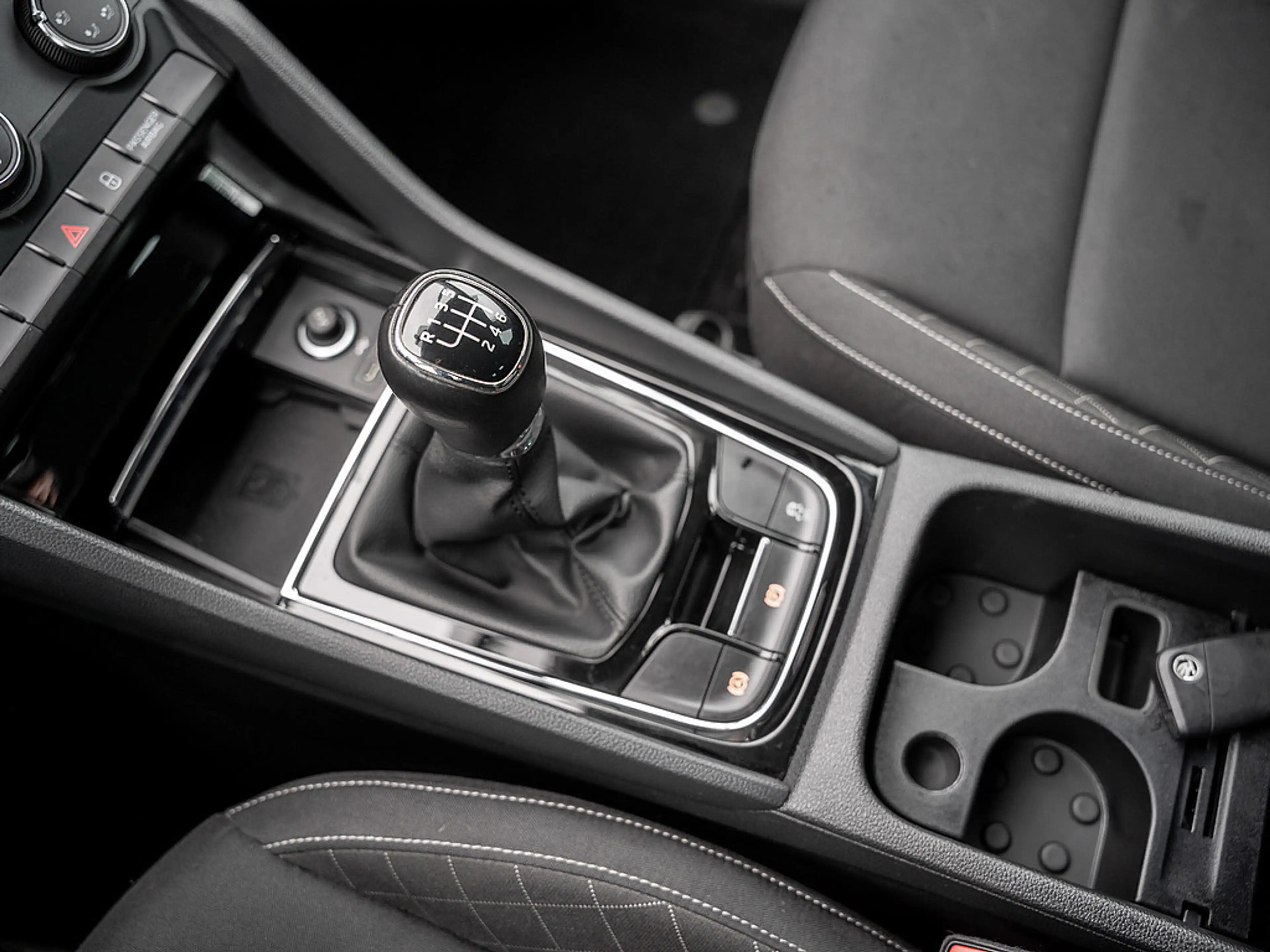 Skoda Karoq 1.5 TSI ACT Ambition AHK KLIMA SHZ PDC — photo 9