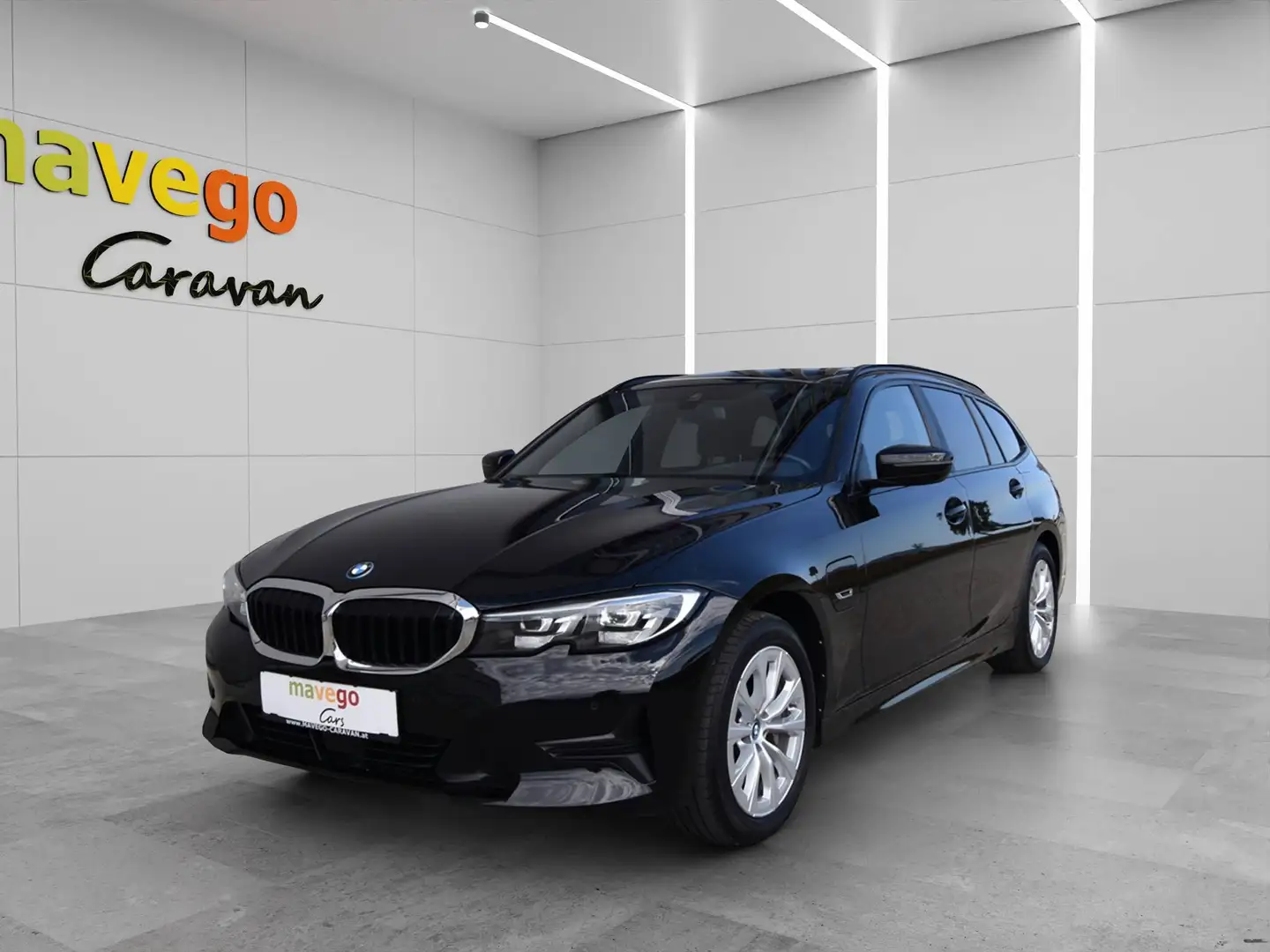 BMW 330 e PHEV xDrive Touring Aut. | Modell 2023 | Schwenkbare AHK | Driving Assistant & ACC | Allrad | MwSt. ausweisbar Schwarz - 1