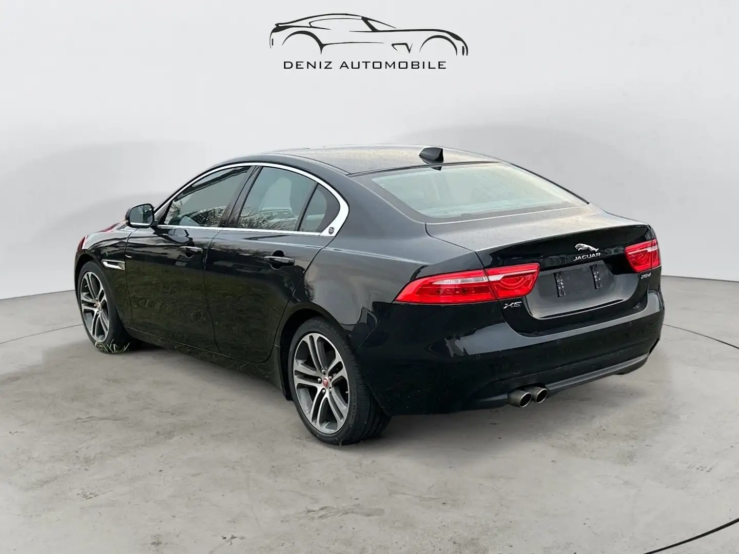 Jaguar XE Prestige Black - 2
