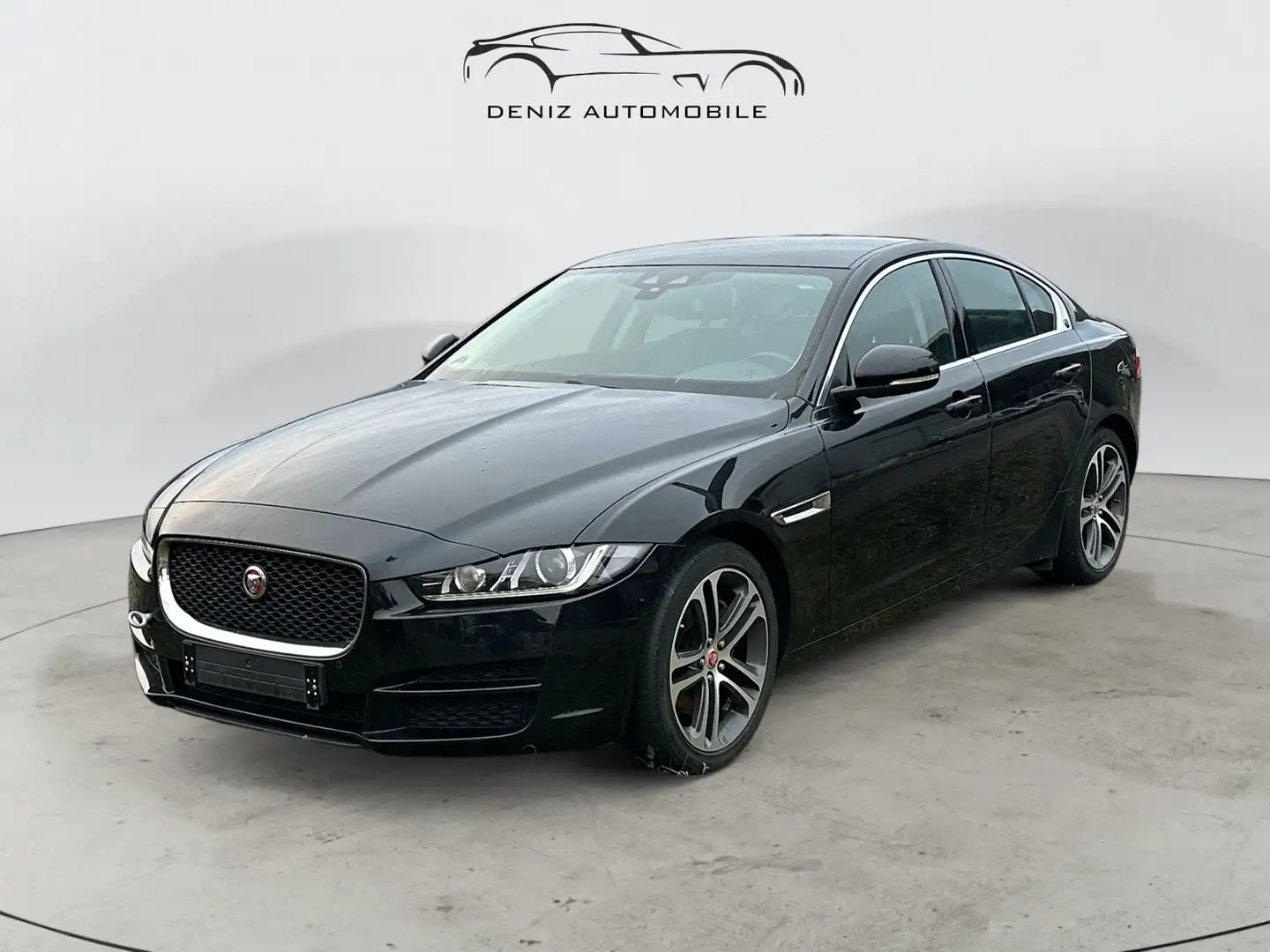 Jaguar XE Prestige Black - 1