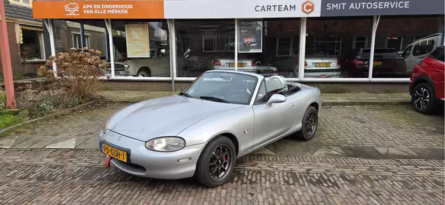 Mazda MX-5 1.6i Met Hardtop erbij .