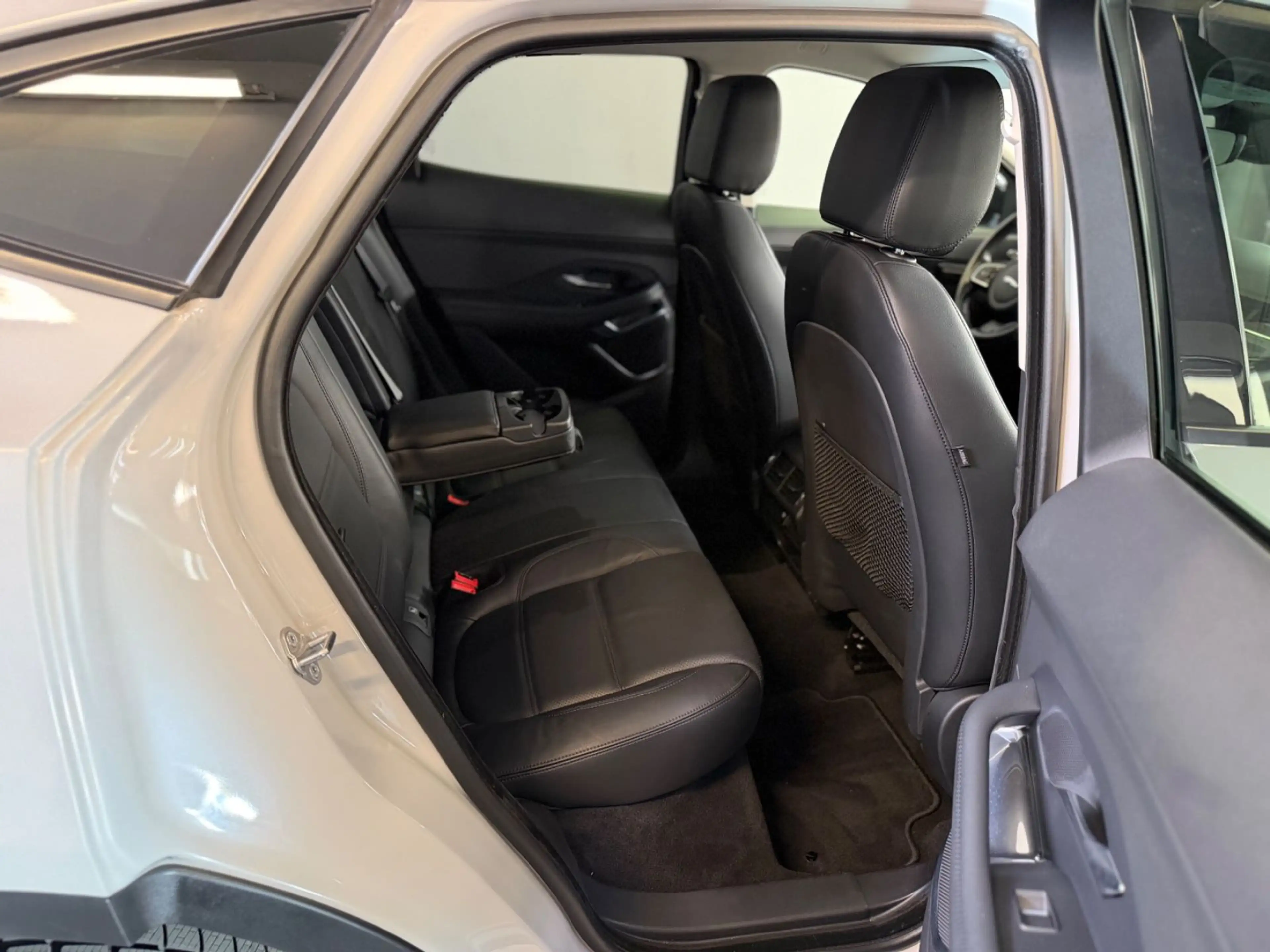 Jaguar E-Pace E-PACE AWD Superzustand ! — photo 25