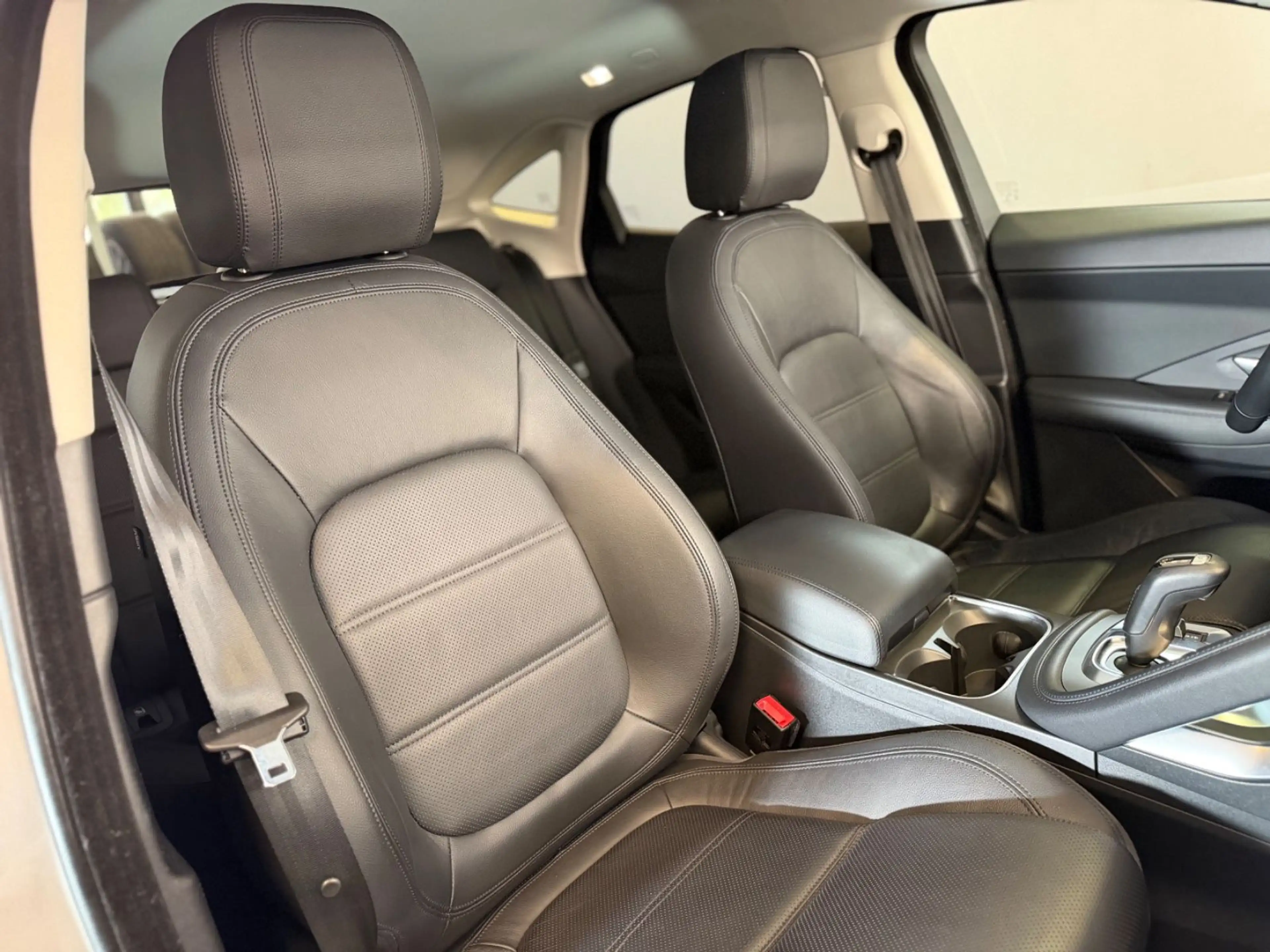 Jaguar E-Pace E-PACE AWD Superzustand ! — photo 33