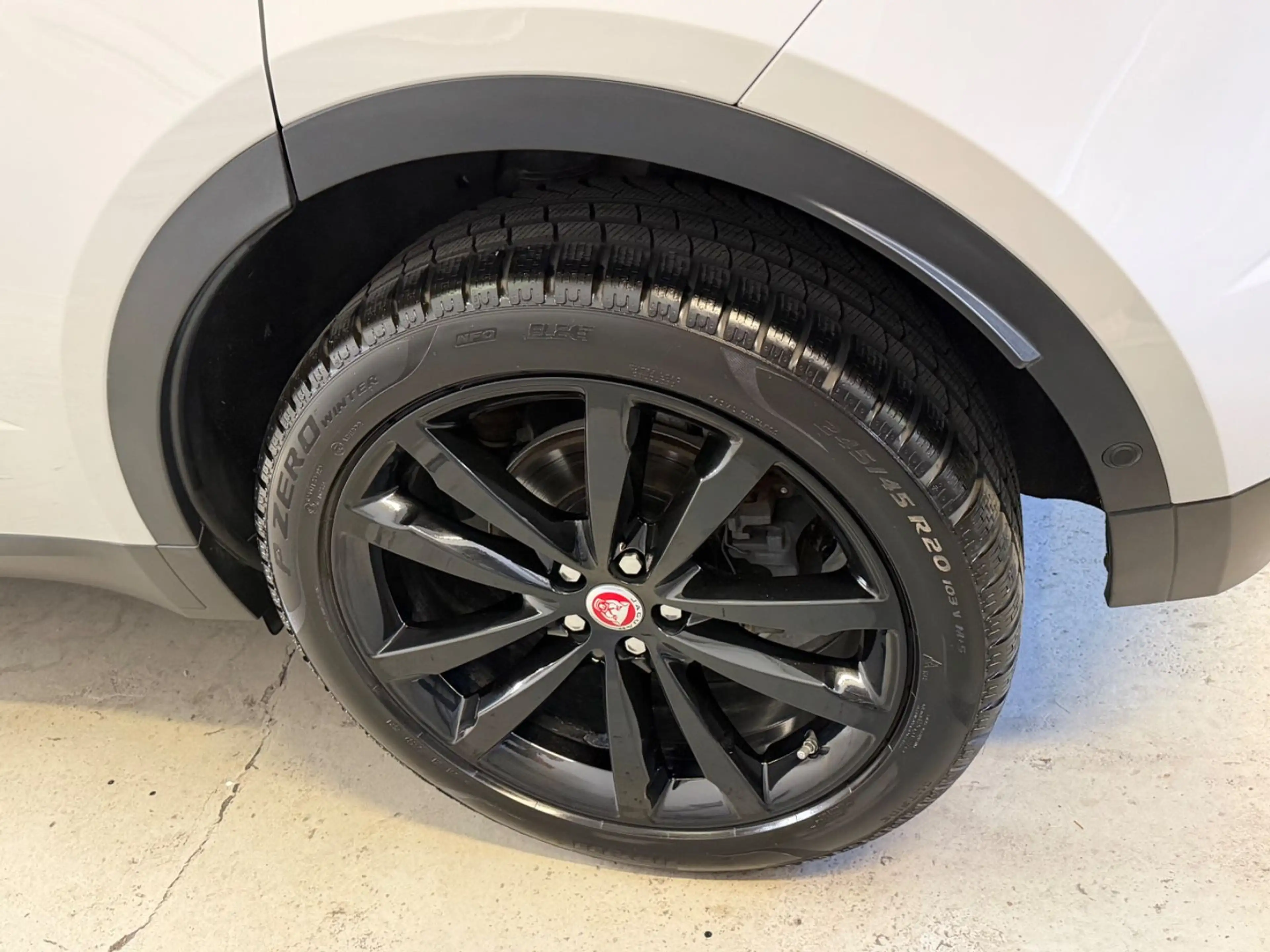 Jaguar E-Pace E-PACE AWD Superzustand ! — photo 18