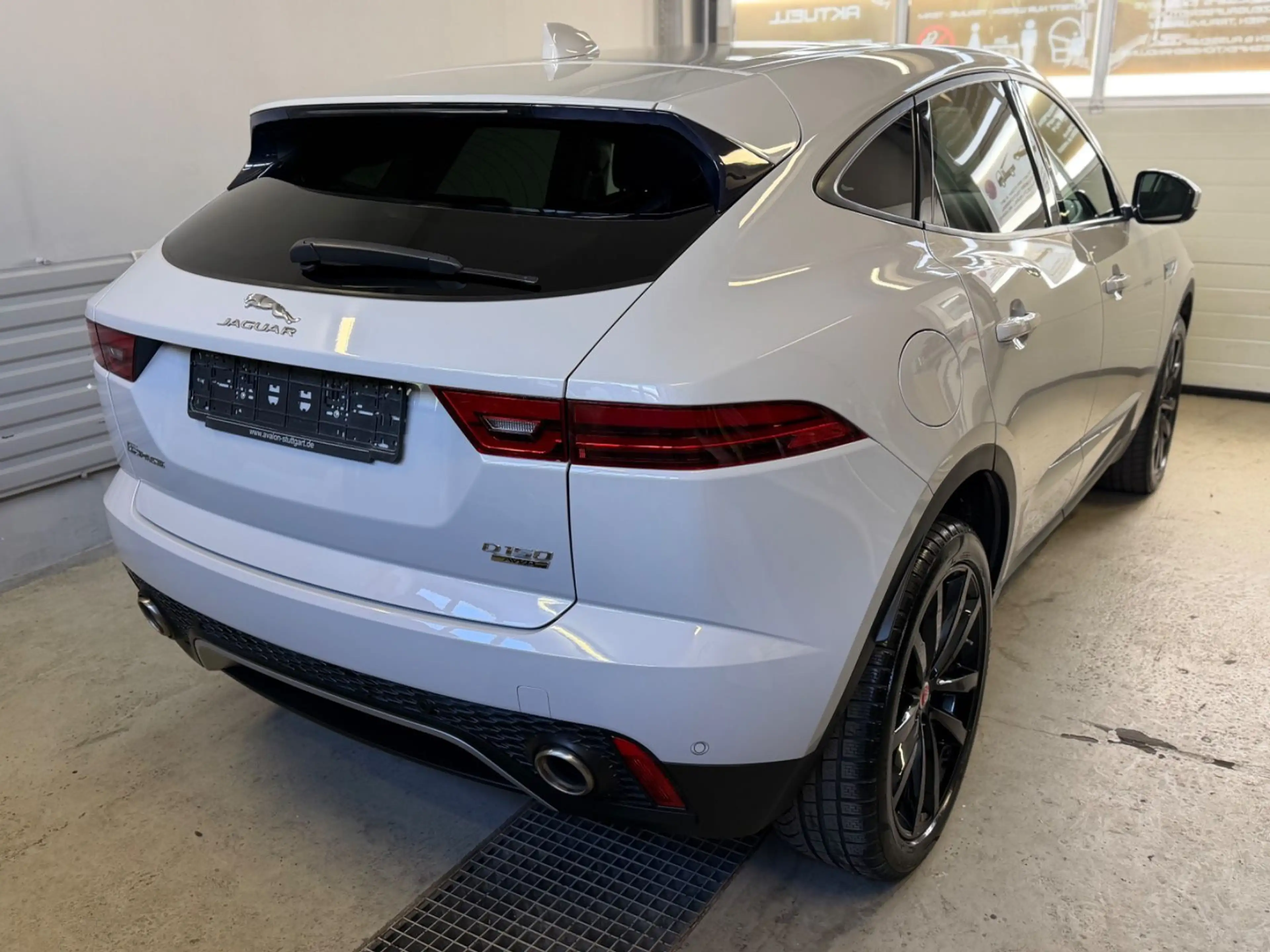 Jaguar E-Pace E-PACE AWD Superzustand ! — photo 35