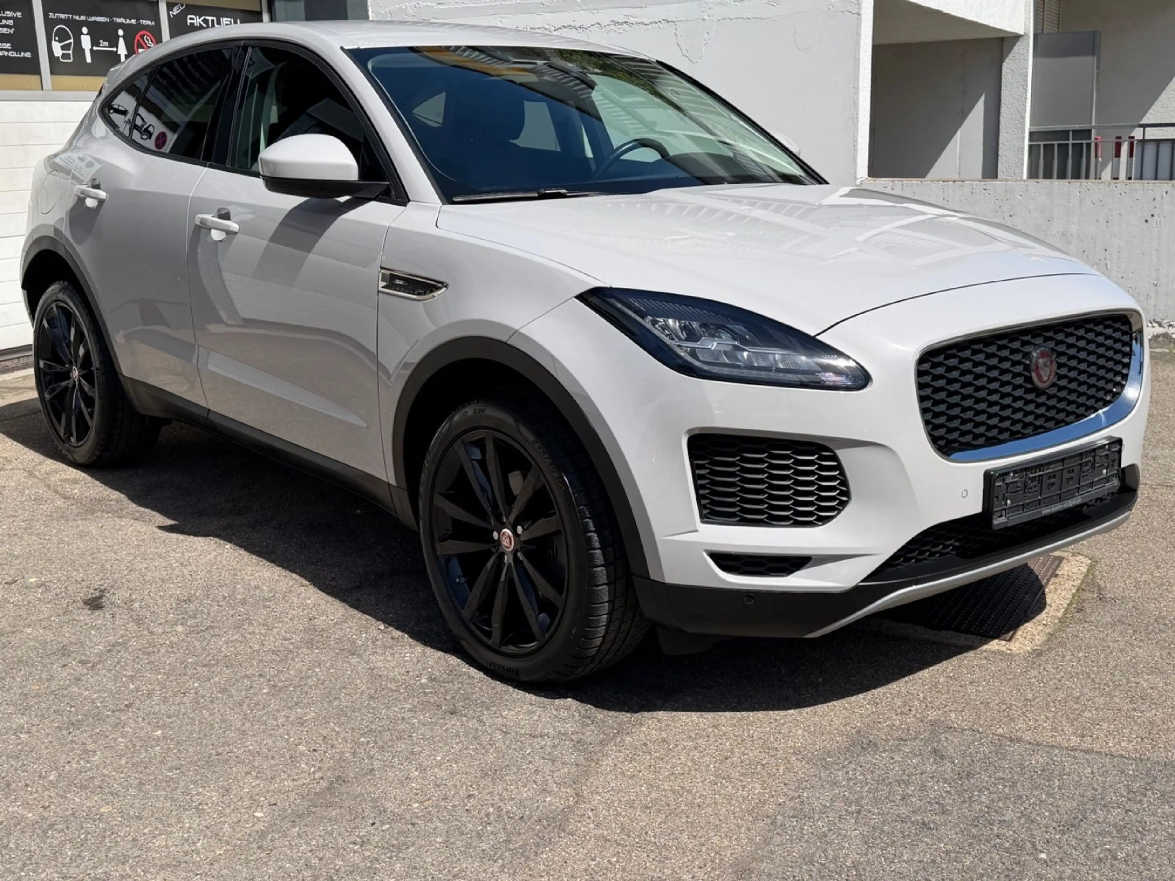 Jaguar E-Pace E-PACE AWD Superzustand ! — photo 9