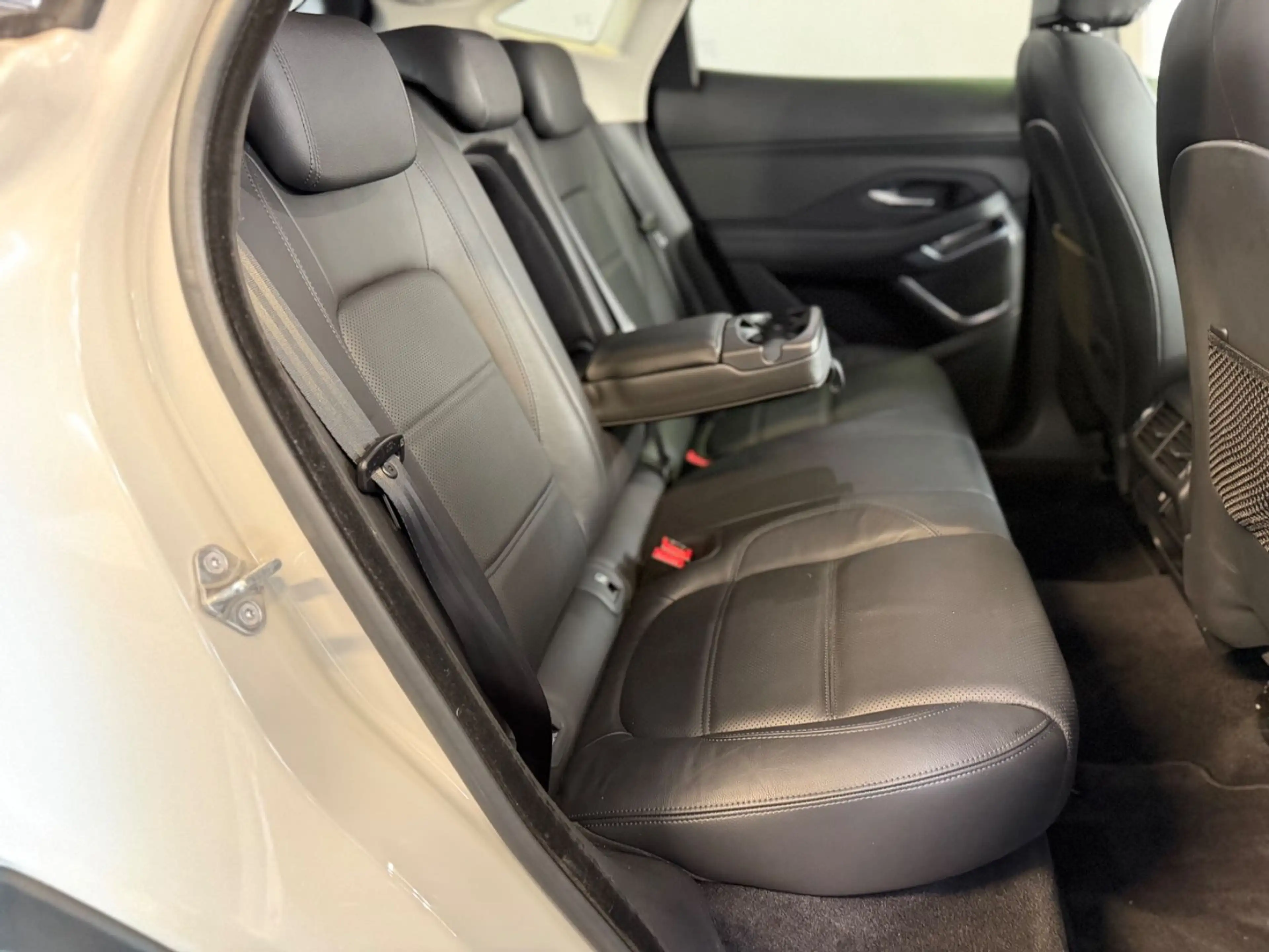 Jaguar E-Pace E-PACE AWD Superzustand ! — photo 27
