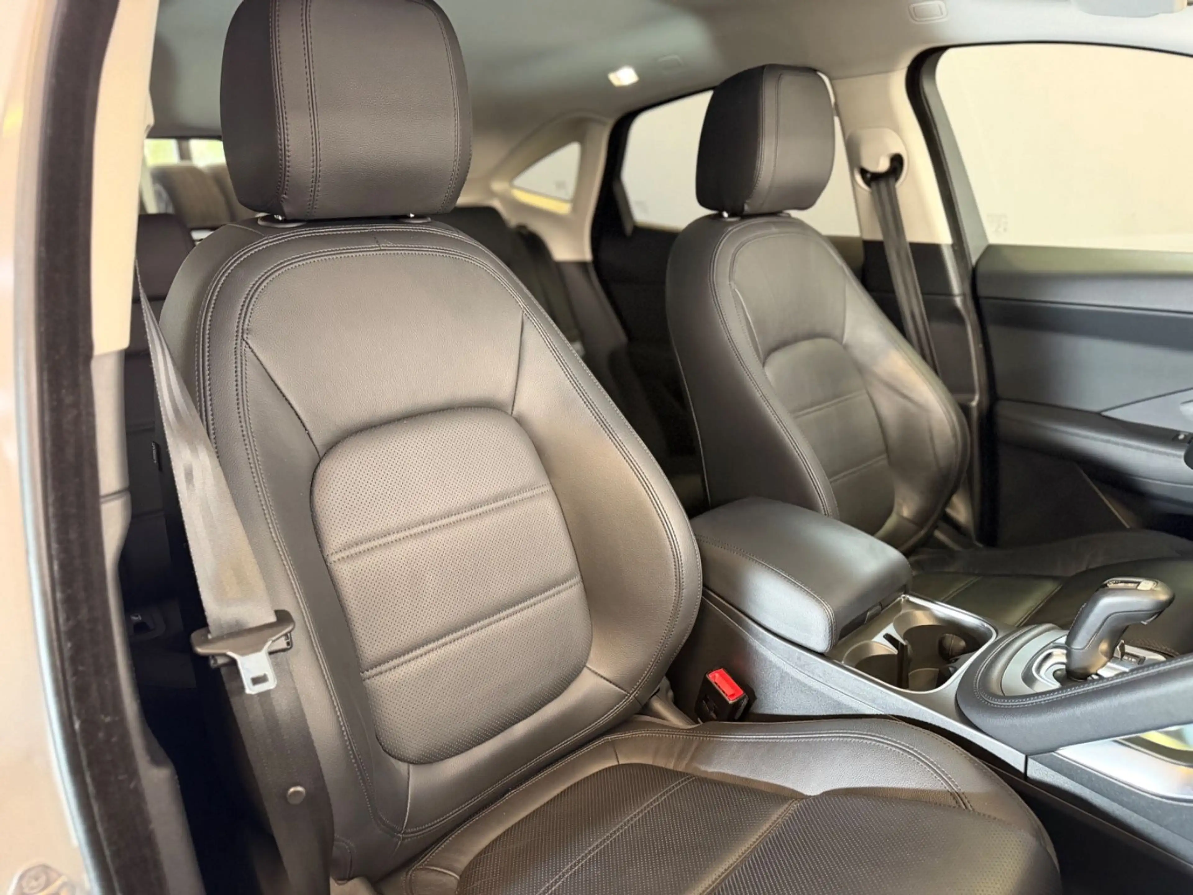 Jaguar E-Pace E-PACE AWD Superzustand ! — photo 34
