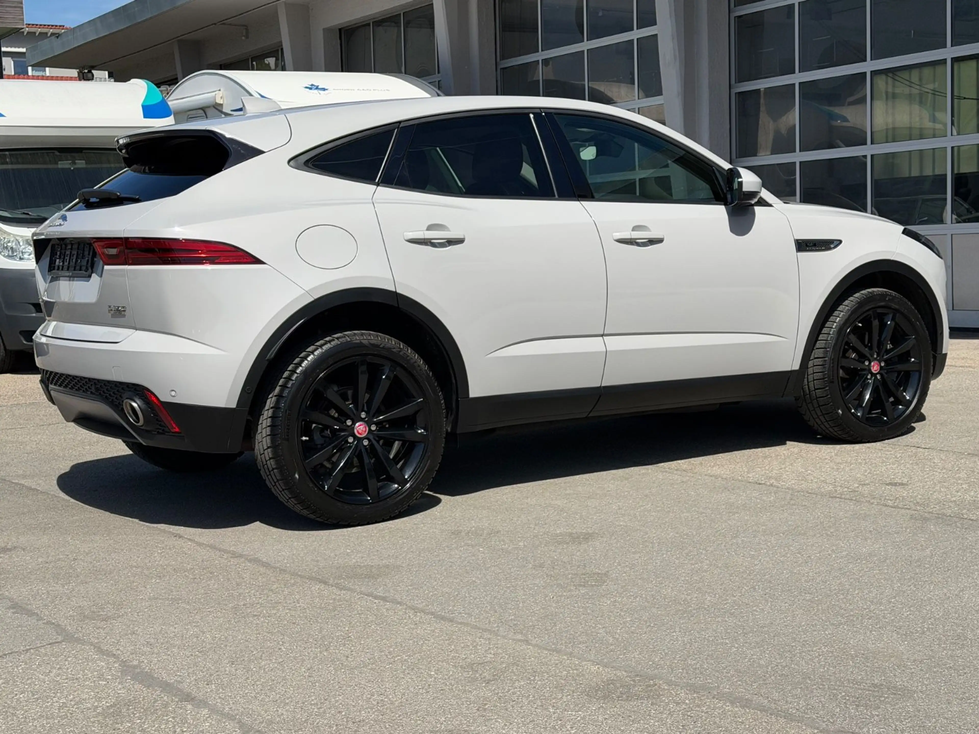 Jaguar E-Pace E-PACE AWD Superzustand ! — photo 12