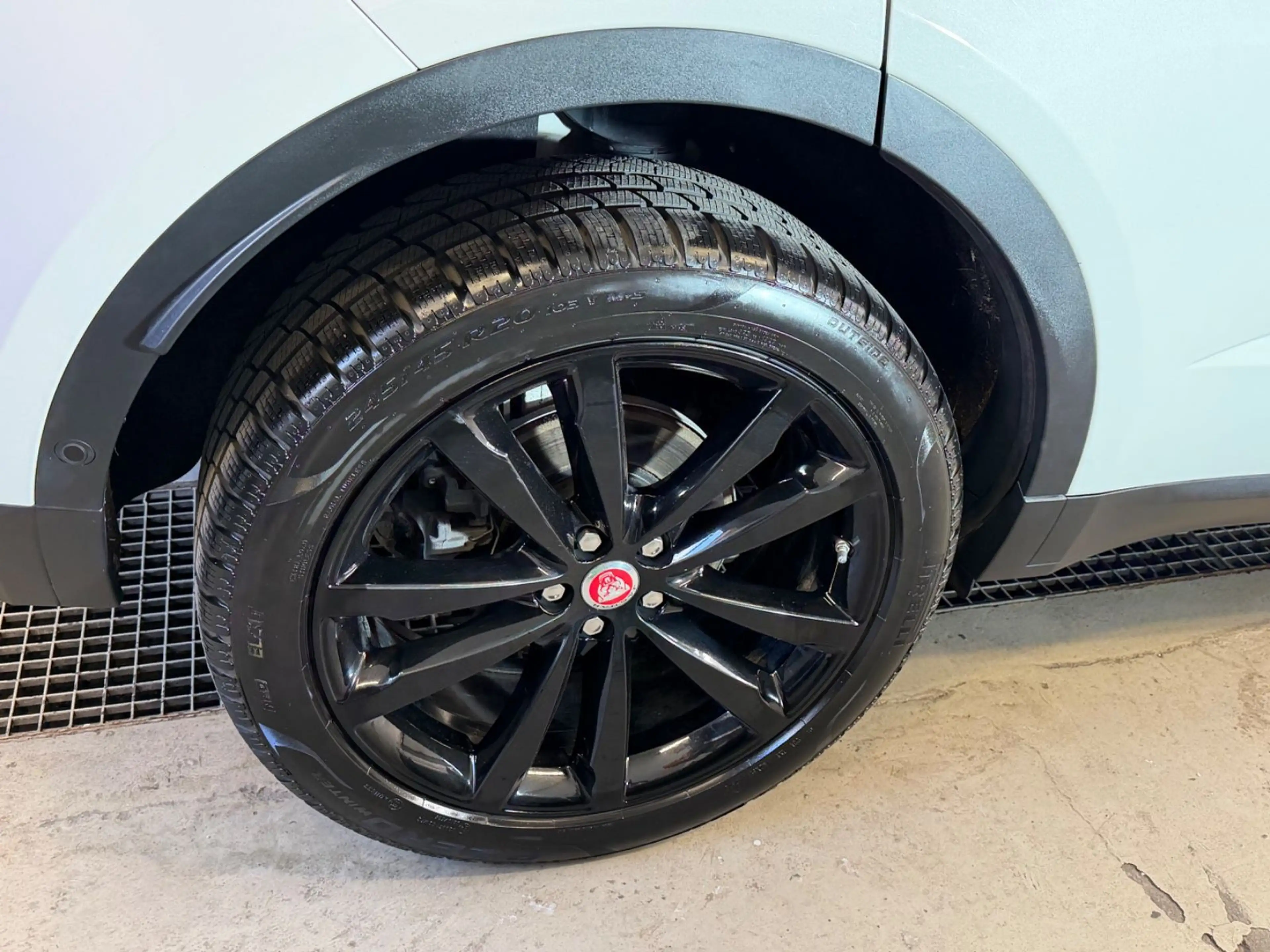 Jaguar E-Pace E-PACE AWD Superzustand ! — photo 16