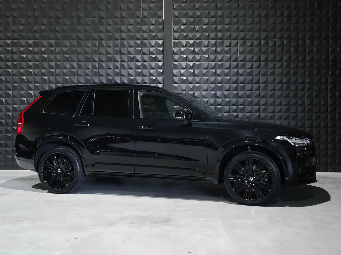 Volvo XC90 2.0 T8 Recharge AWD R-Design LONG RANGE | PANO | H Schwarz - 2