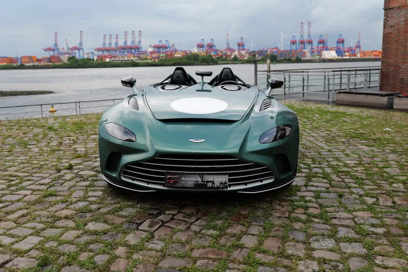 Aston Martin V12 Speedster Grün - 2