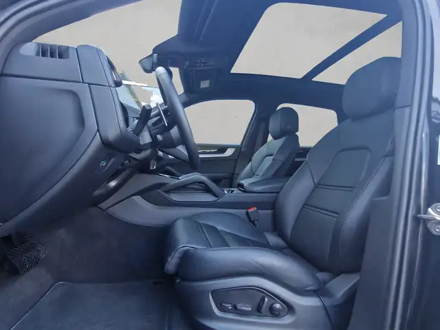Porsche Cayenne view 5