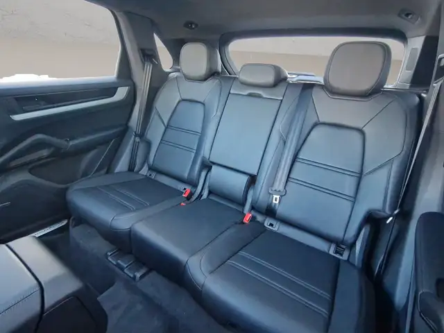 Porsche Cayenne view 15