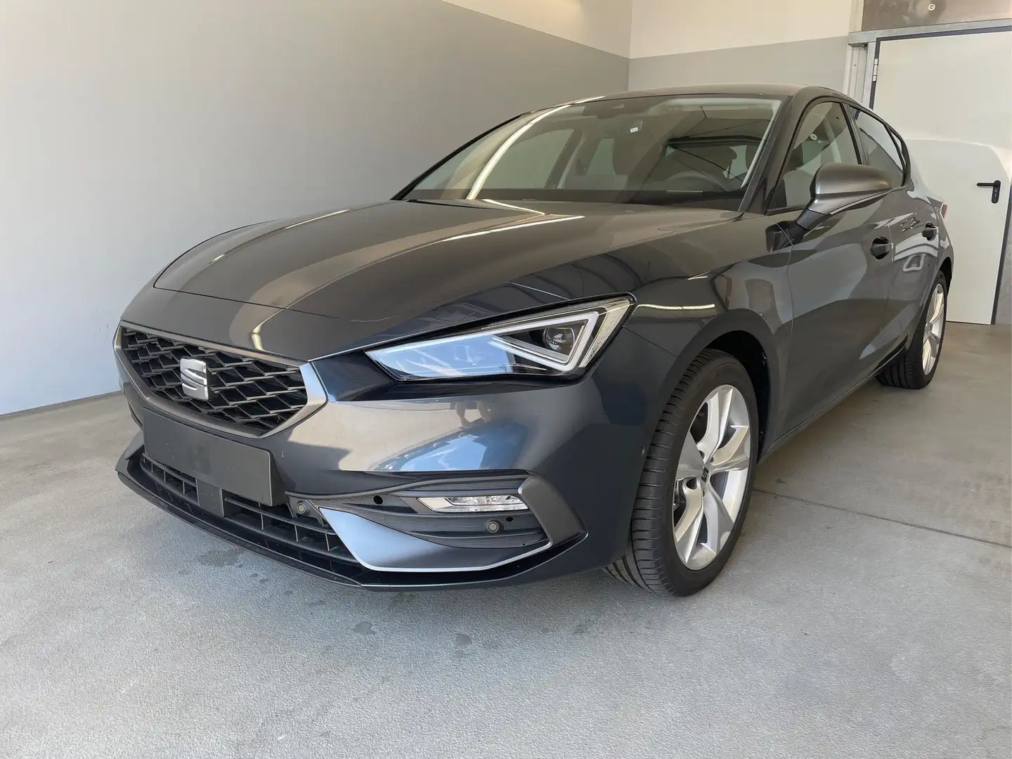 SEAT Leon Facelift FR 150PS DSG Matrix+AHK+Kamera 1.5 eTS... Szürke - 1