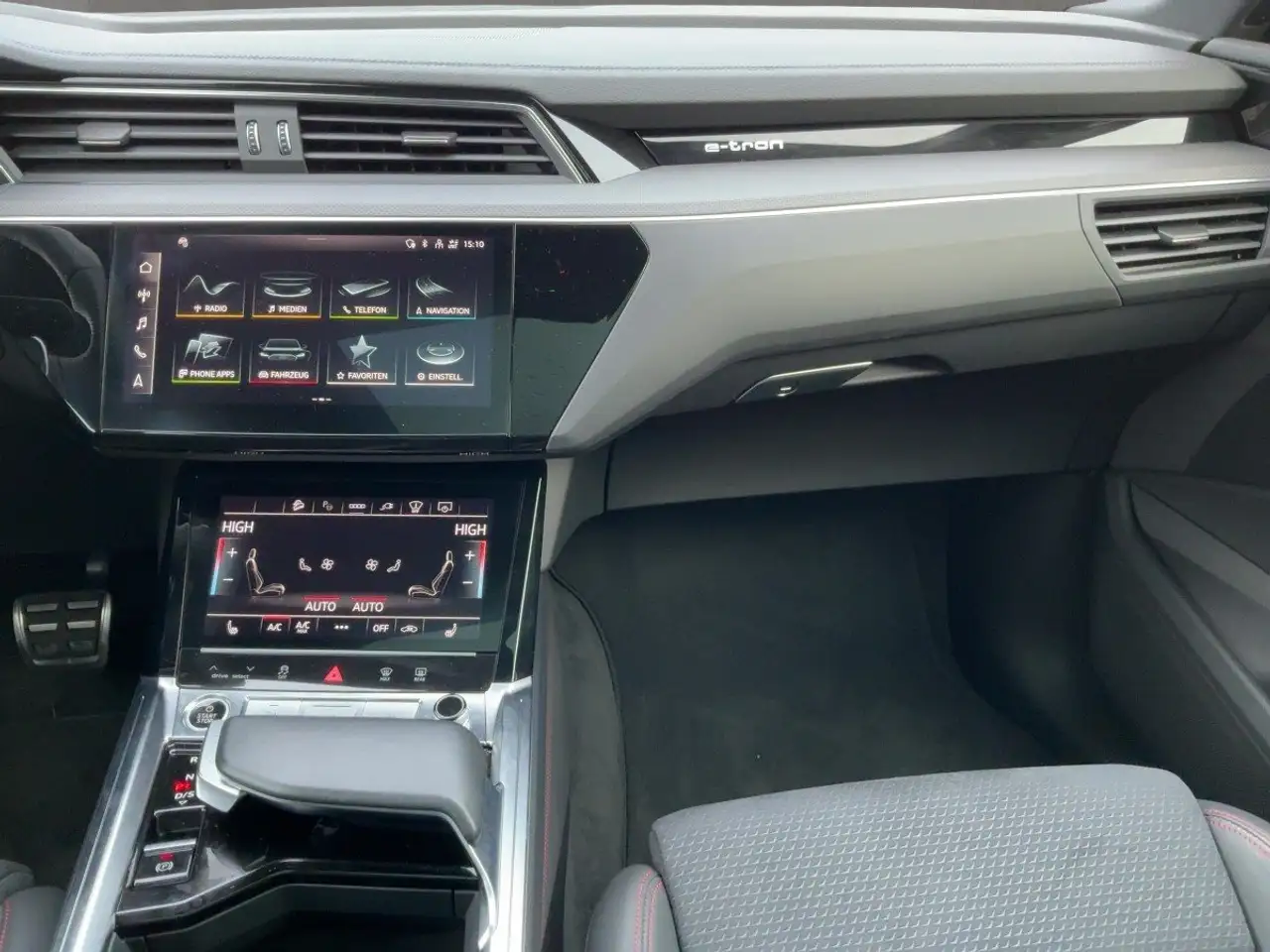 Audi Q8 e-tron S line 55 quattro Leder Luft Pano LM 12