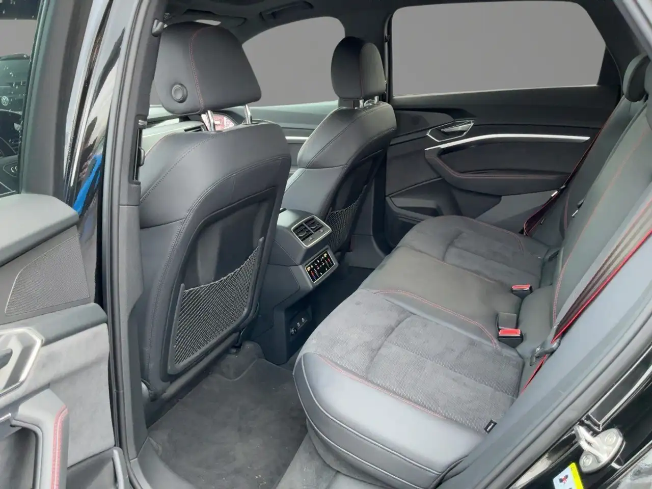 Audi Q8 e-tron S line 55 quattro Leder Luft Pano LM 9