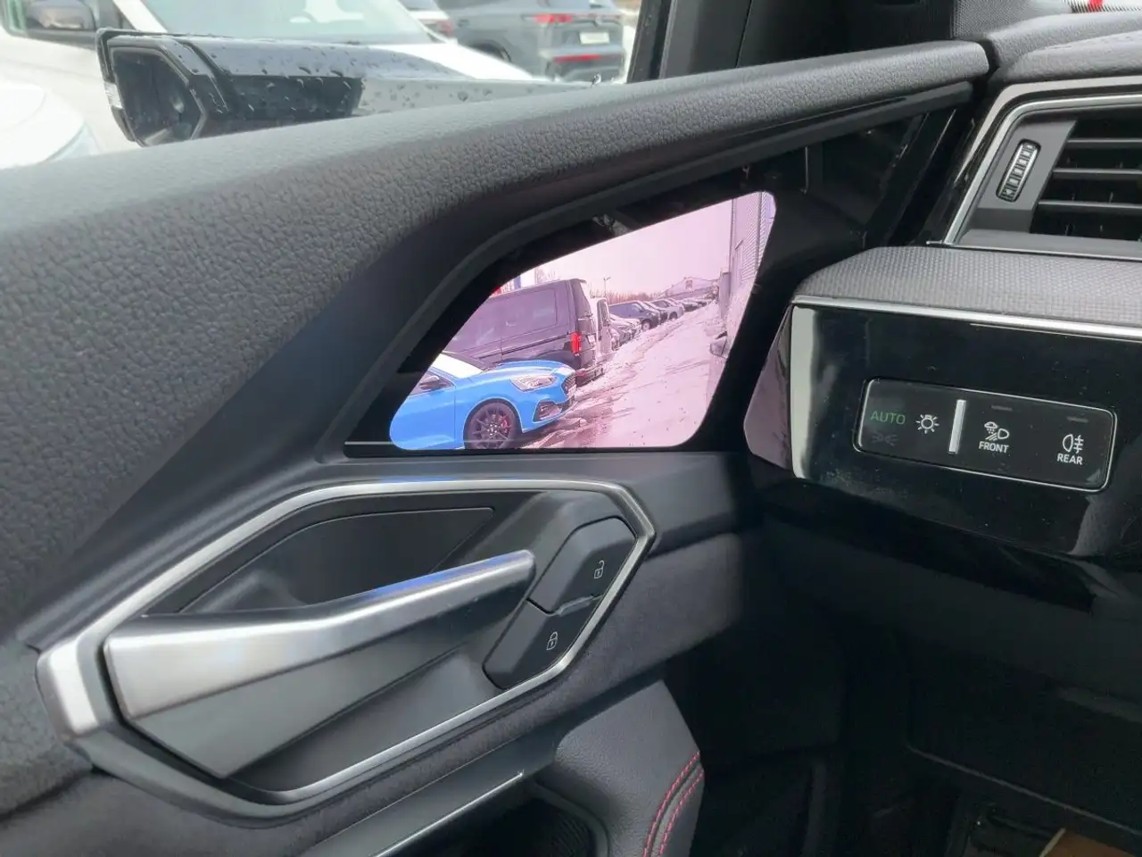 Audi Q8 e-tron S line 55 quattro Leder Luft Pano LM 18