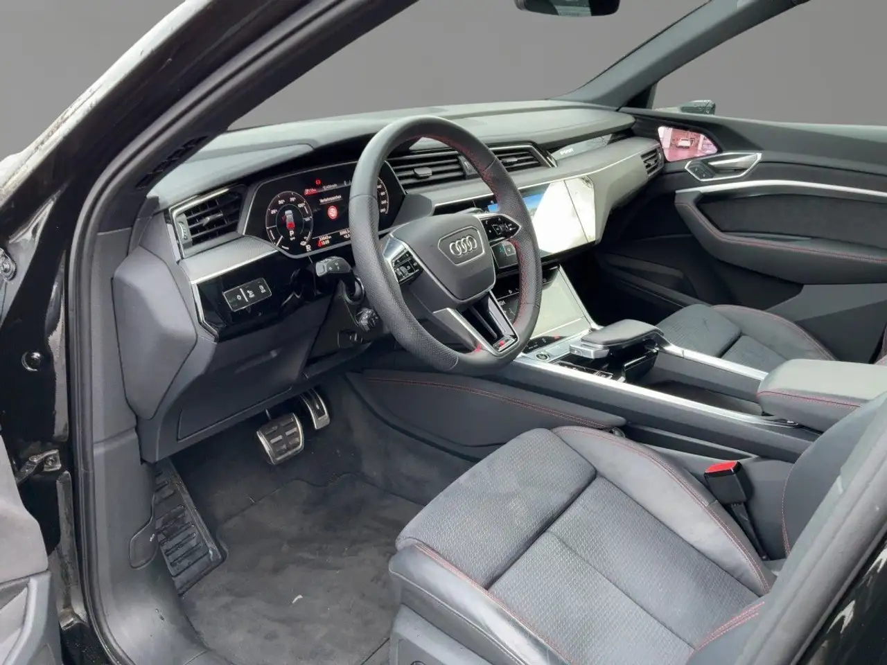 Audi Q8 e-tron S line 55 quattro Leder Luft Pano LM 8