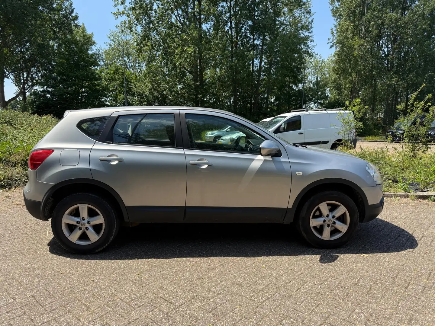 Nissan Qashqai 1.6 Acenta Airco Cruise PDC Grijs - 2