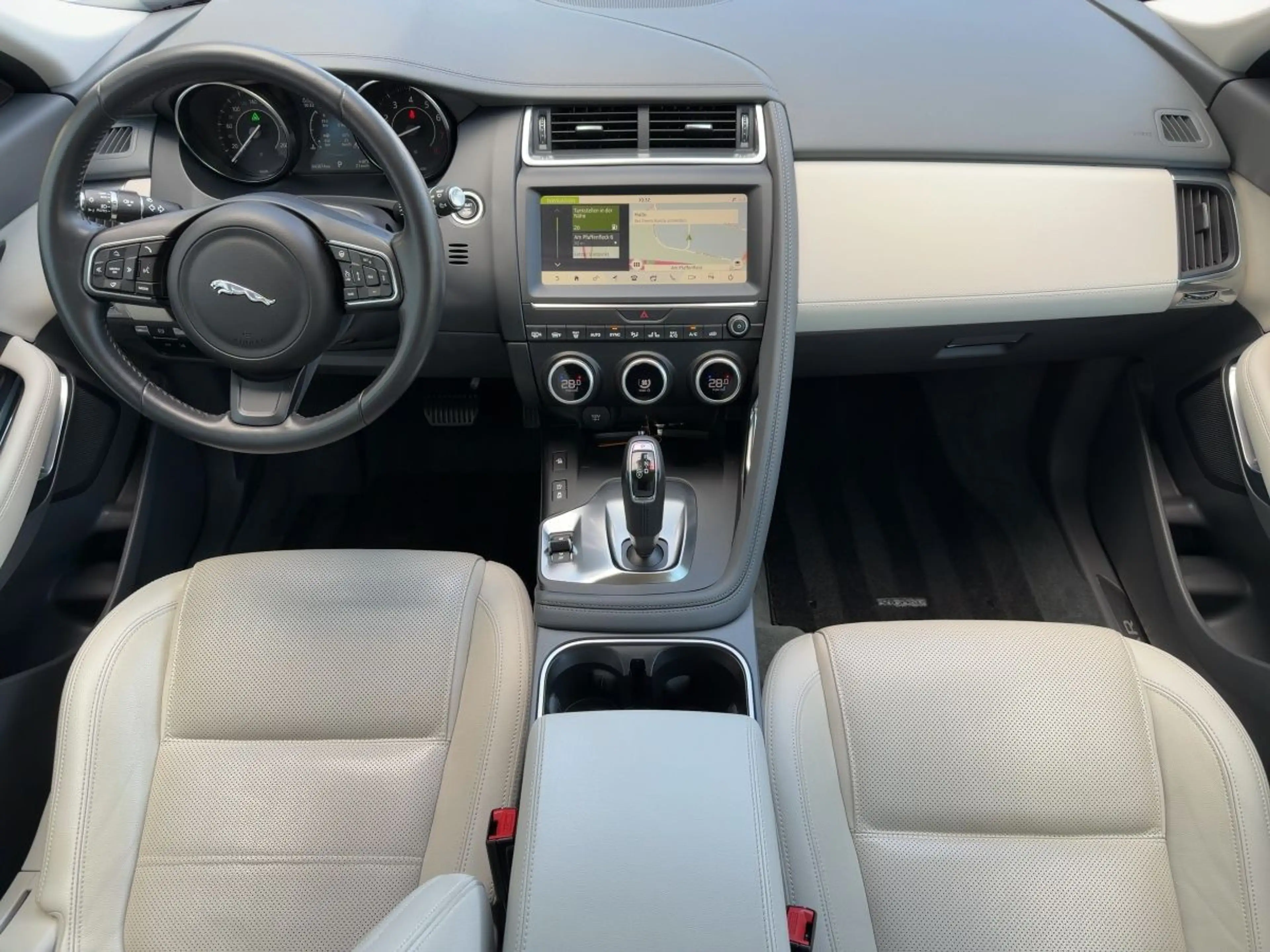 Jaguar E-Pace P200 S AWD LED+NAV+APP+ACC+SHZ+RFK+AHK — photo 9
