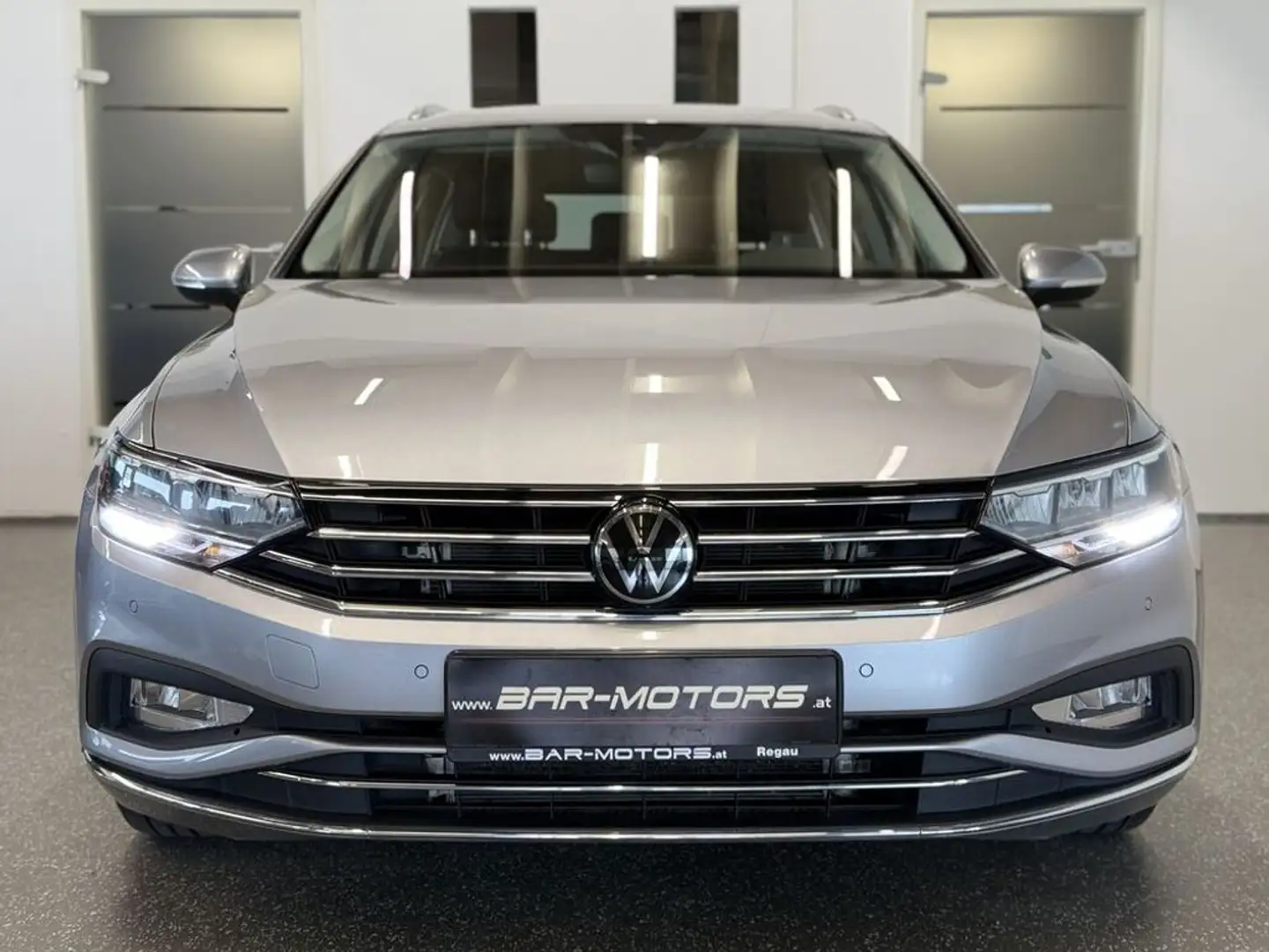 Volkswagen Passat Elegance 4MOTION*VIRTUAL*LANE*ACC*KAMERA* Silber - 2