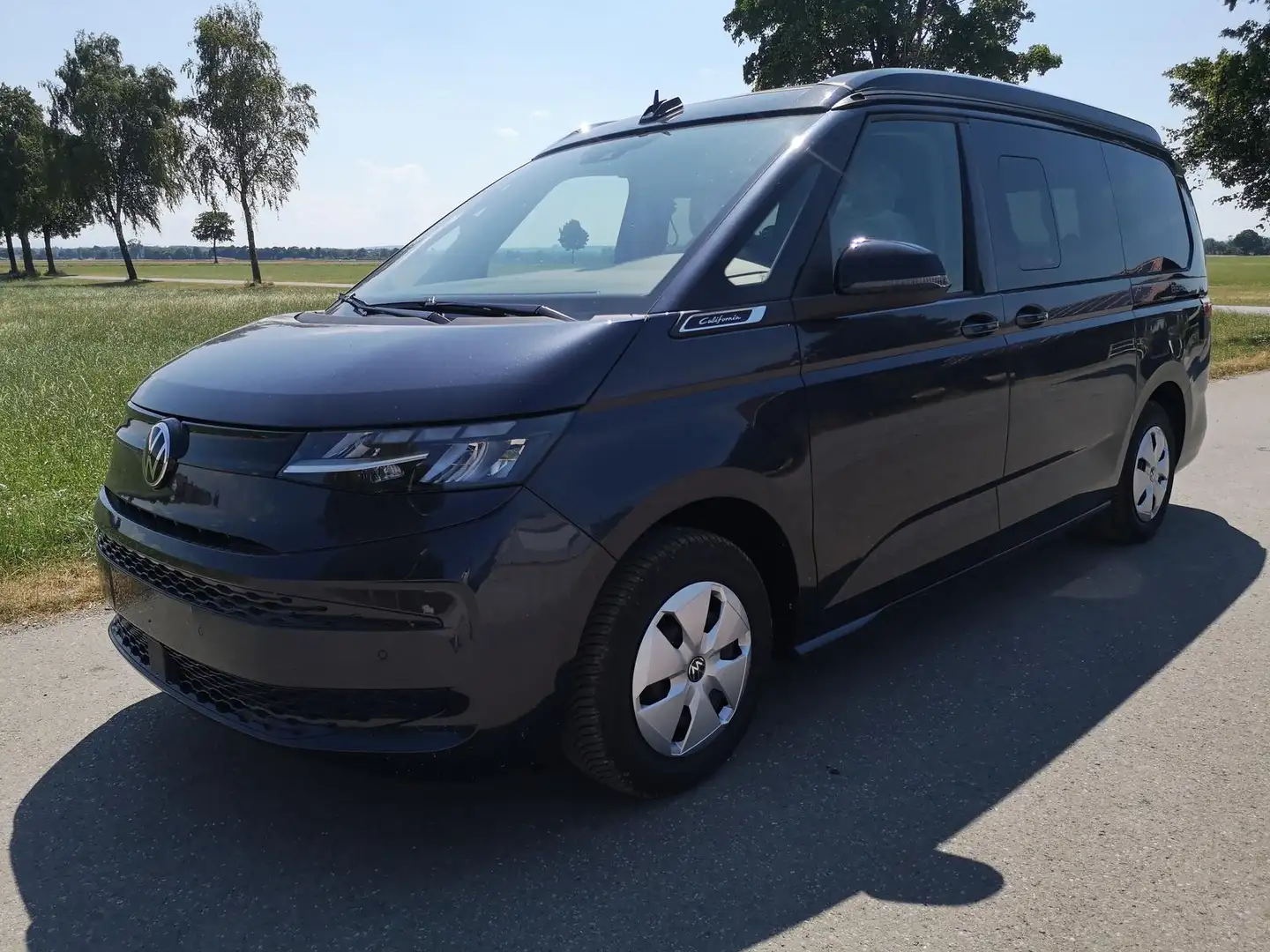 Volkswagen T7 California T7 2.0TDI DSG California Beach Camper GV5 Lite Bleu - 1
