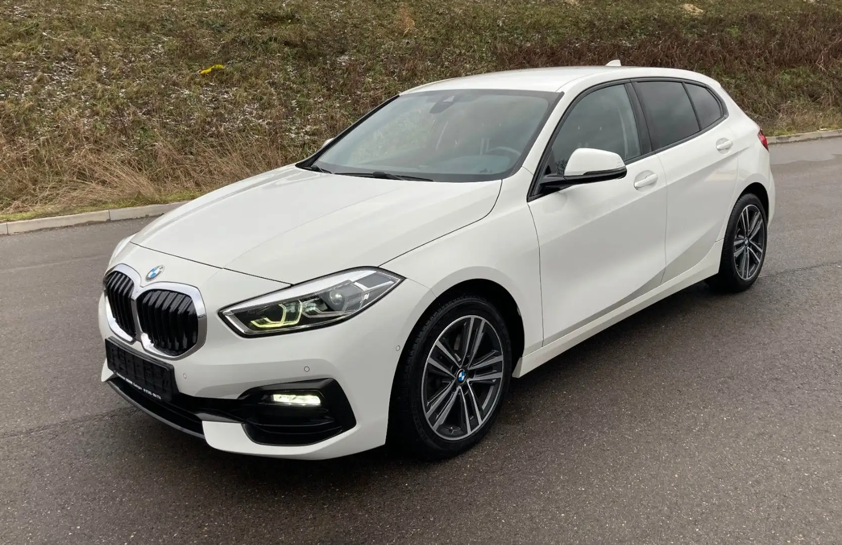 BMW 118 d Sport Line Lim.,LED,Navi,Kamera, Bianco - 1