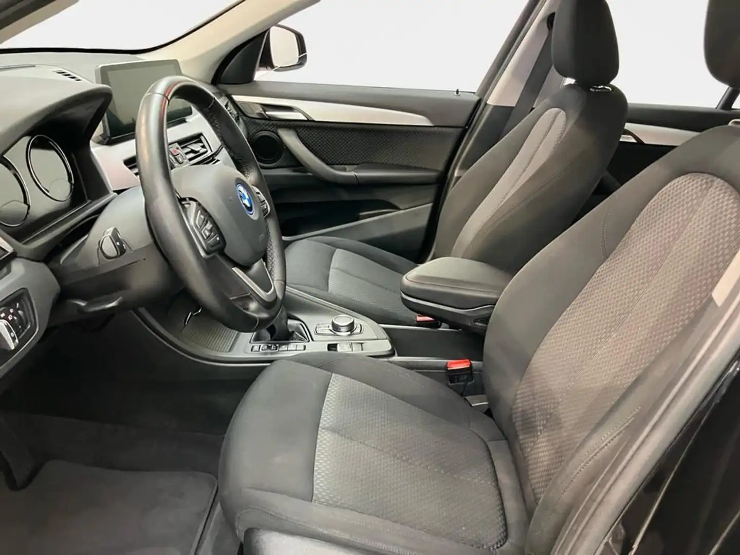 BMW X1 Advantage Schwarz - 2