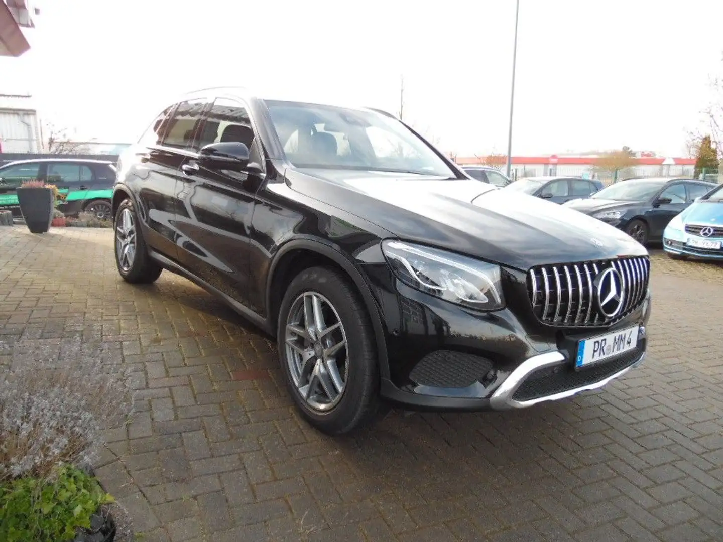 Mercedes-Benz GLC 250 4MATIC EXCLUSIVE Autom. Schwarz - 2