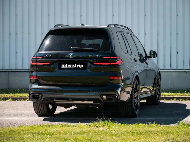 BMW X7 view 6