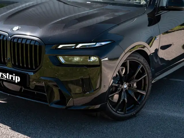 BMW X7 view 7
