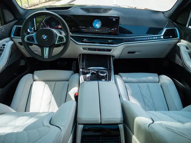 BMW X7 view 14