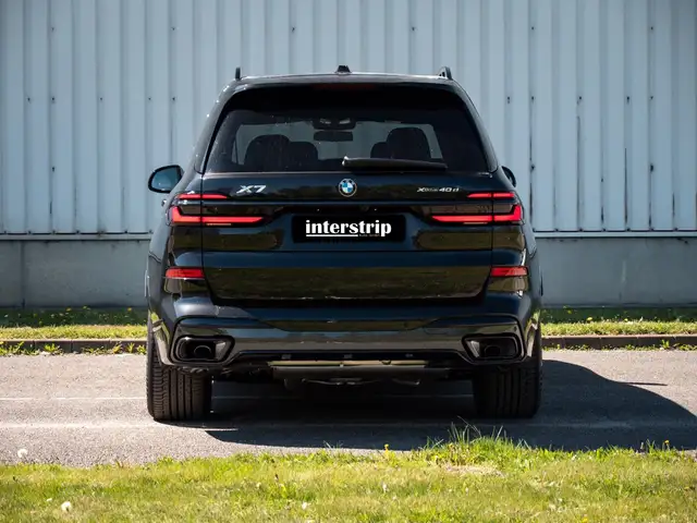 BMW X7 view 5