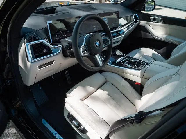 BMW X7 view 11