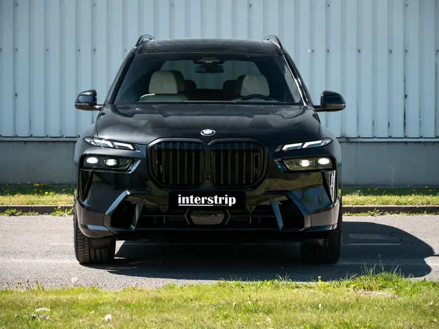 BMW X7 view 2