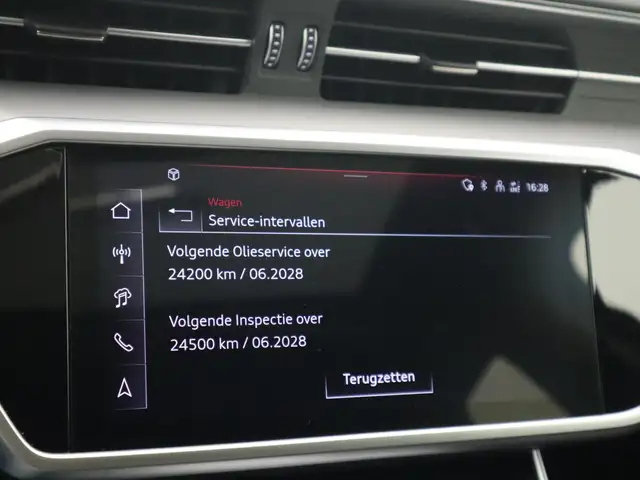 Audi A6 view 16