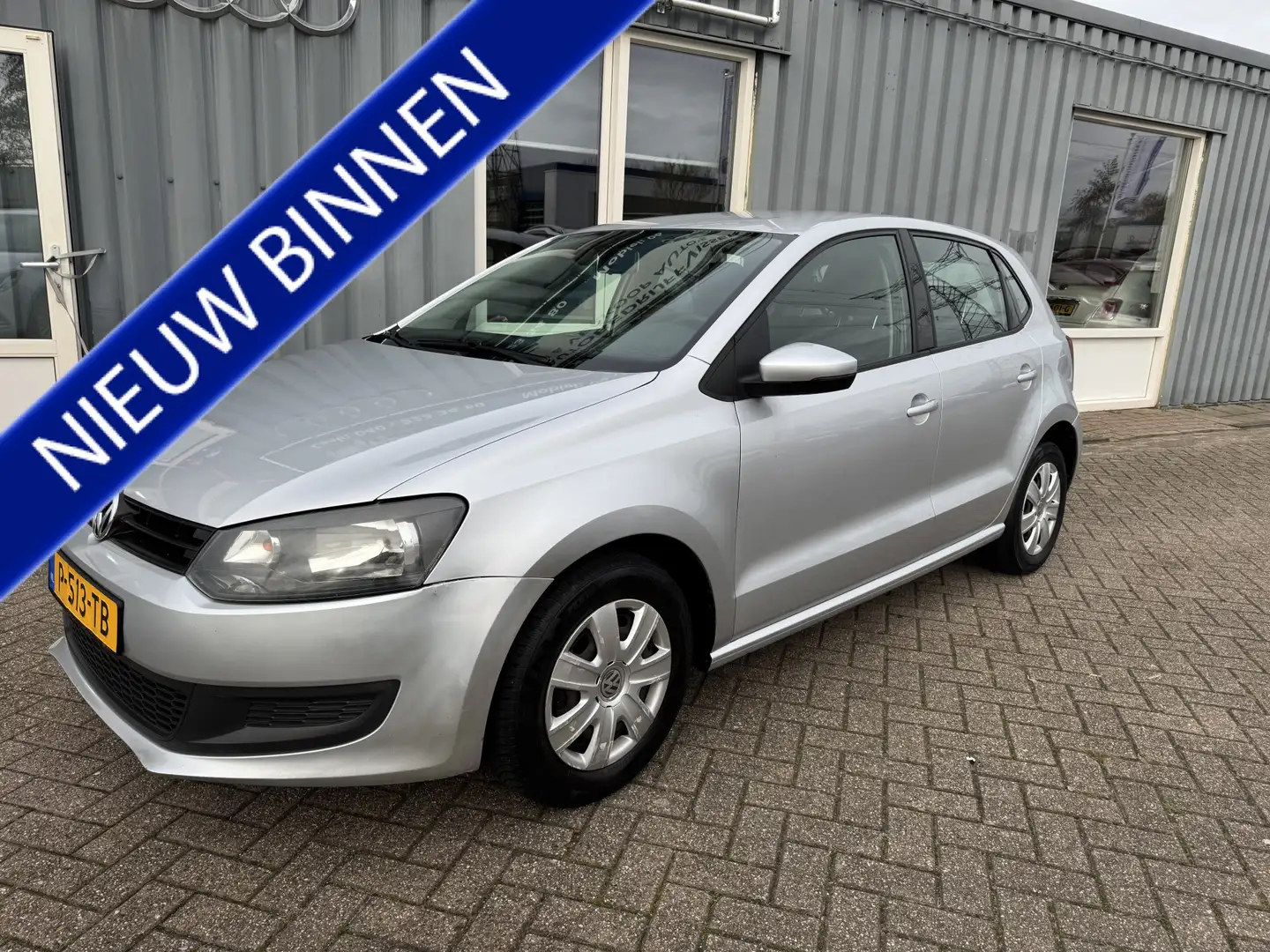 Volkswagen Polo 1.2 Easyline Gris - 1
