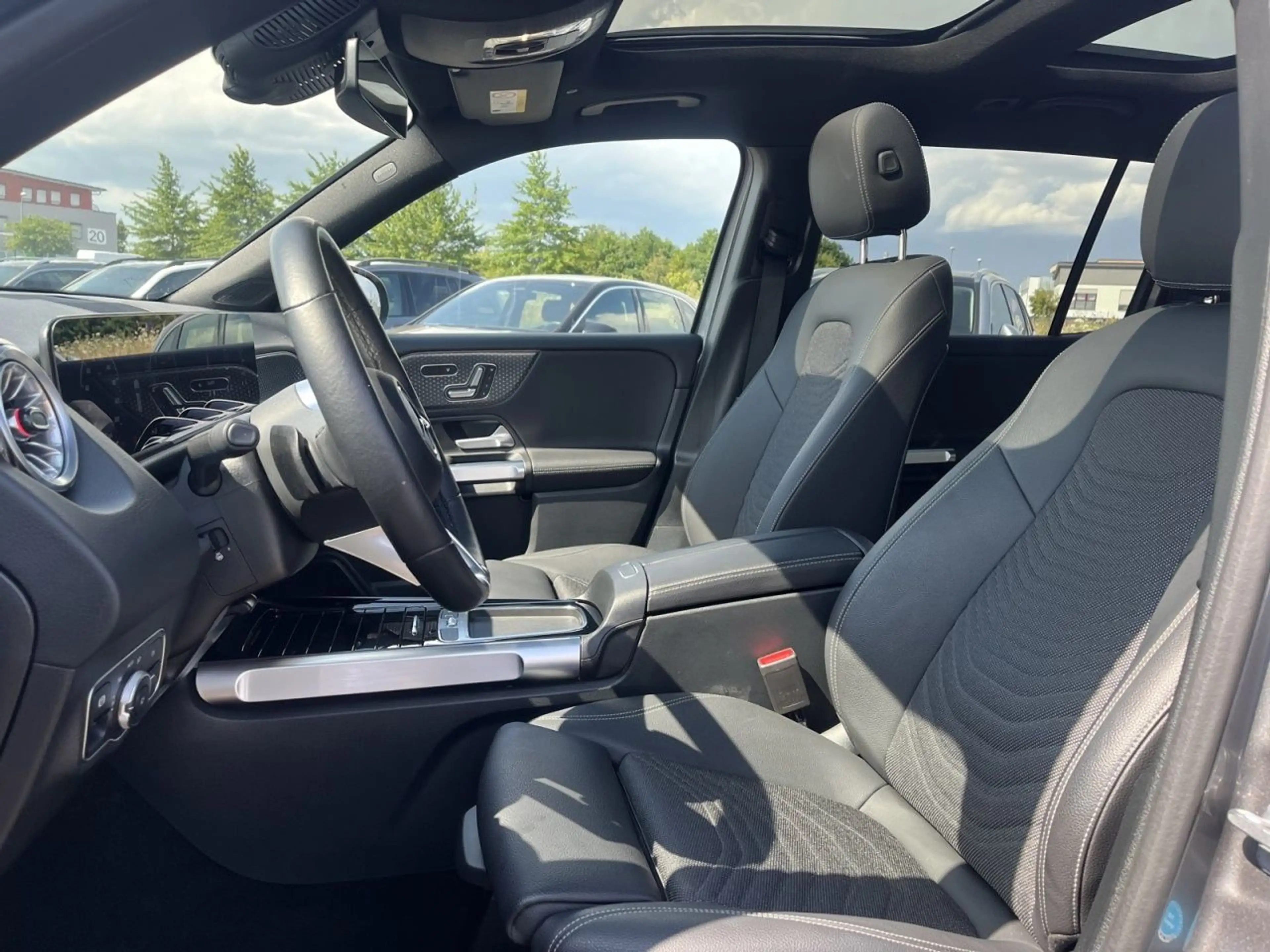 Mercedes-Benz GLB 220 d 4M NIGHT+PROGRESSIVE+MULTIBEAM+TOTW — photo 10