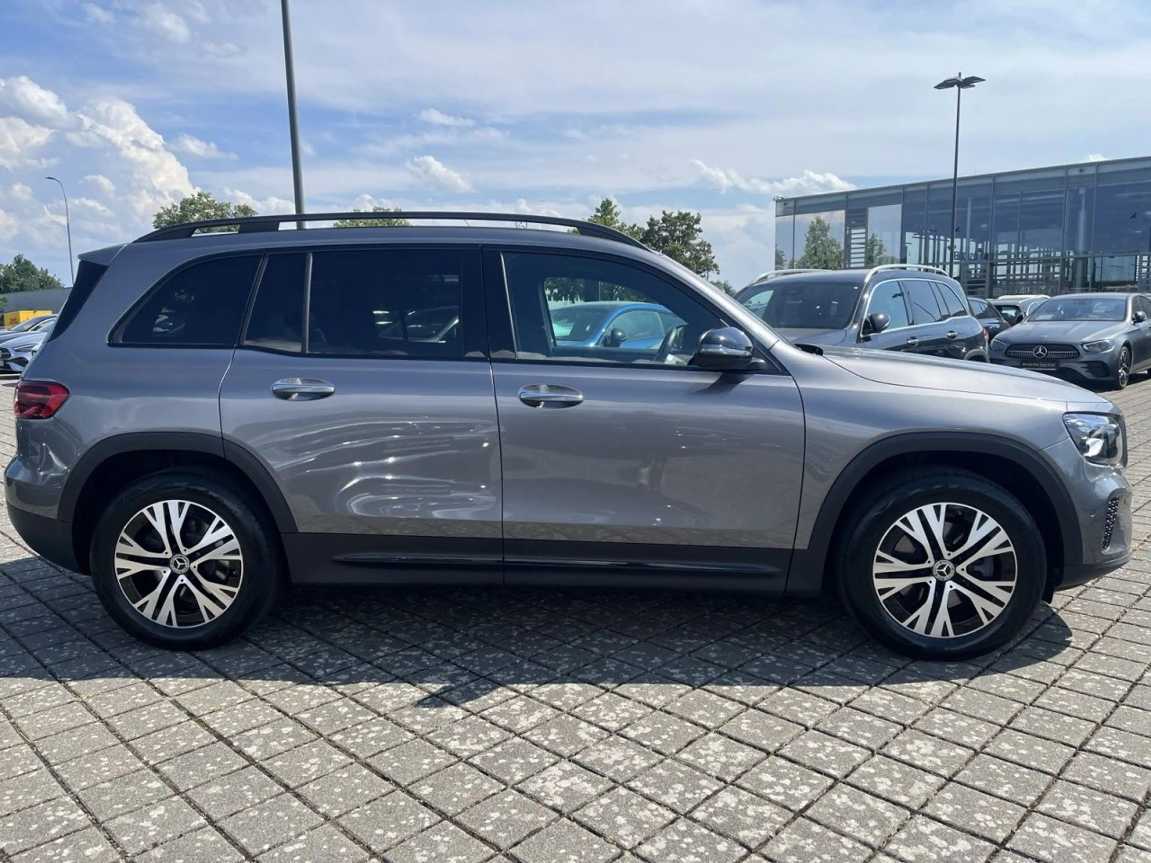 Mercedes-Benz GLB 220 d 4M NIGHT+PROGRESSIVE+MULTIBEAM+TOTW — photo 5