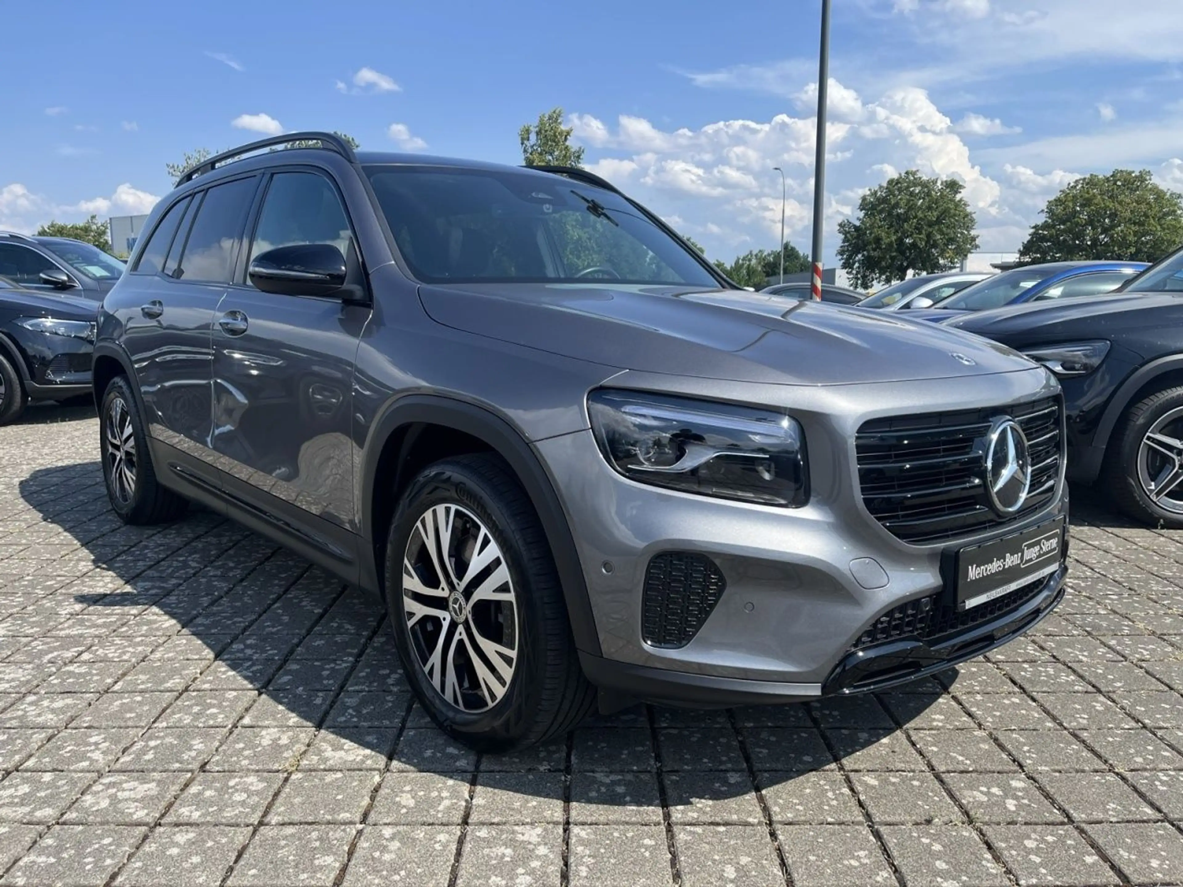Mercedes-Benz GLB 220 d 4M NIGHT+PROGRESSIVE+MULTIBEAM+TOTW — photo 4