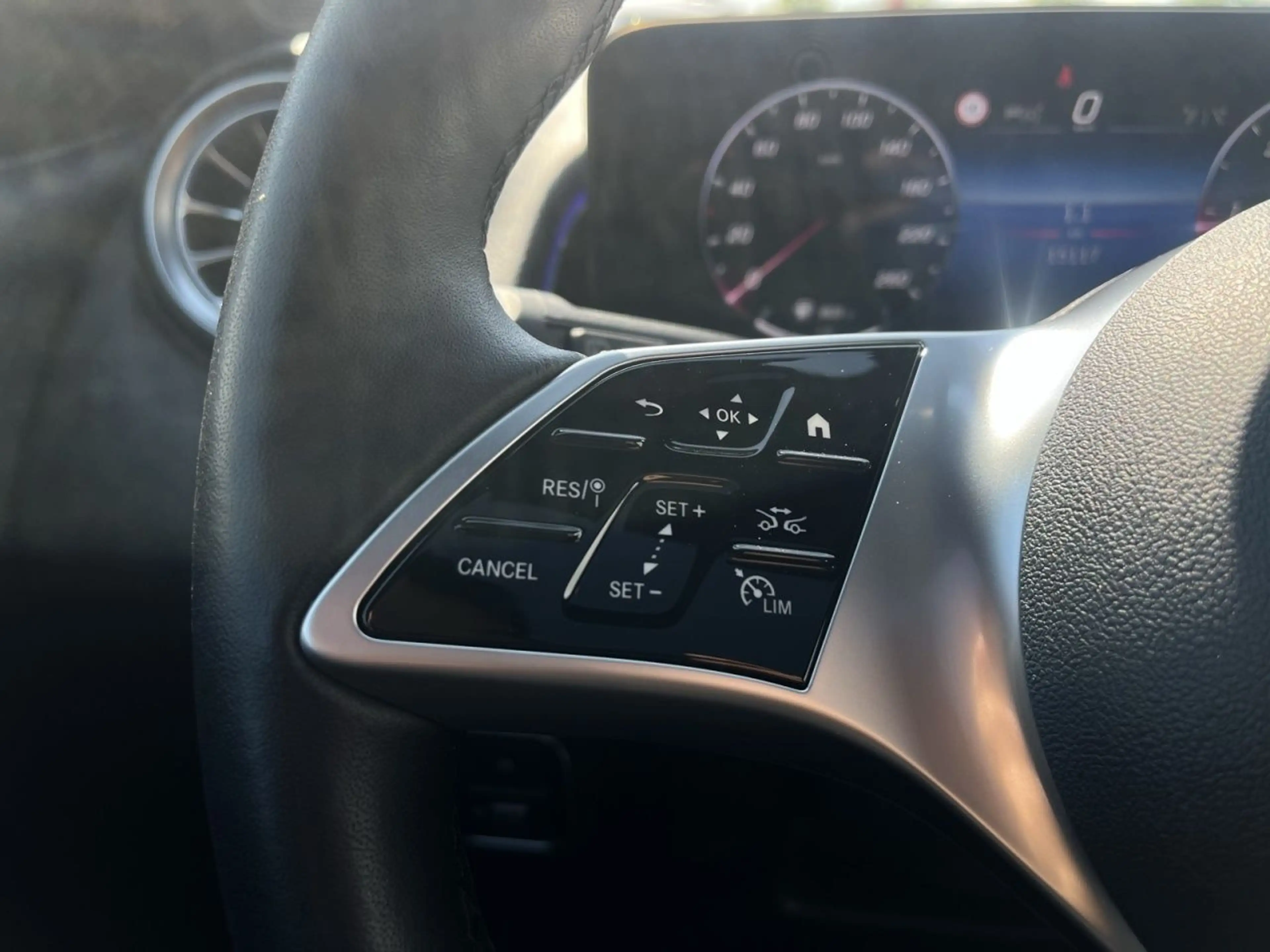 Mercedes-Benz GLB 220 d 4M NIGHT+PROGRESSIVE+MULTIBEAM+TOTW — photo 14